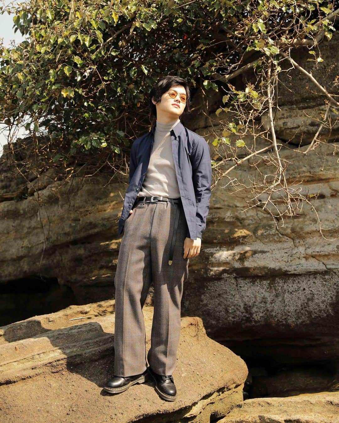 長江崚行のインスタグラム：「写真集のブロマイドカット。  色んな服着させてもらえて楽しかったなぁ。 私服でも着たいなと思う一枚です。」