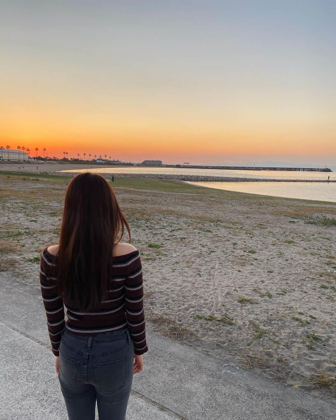 矢倉楓子さんのインスタグラム写真 - (矢倉楓子Instagram)「綺麗な夕焼け✨🌄﻿ ﻿ 日が暮れるのを眺めながら散歩。少し肌寒いけど幸せ☺️  #夕焼け  #sunset」10月28日 18時53分 - fufu_ice