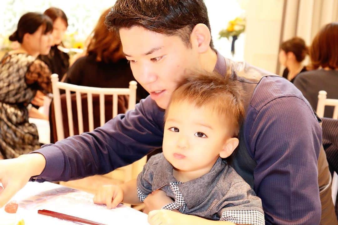 Momoeのインスタグラム：「. .  #happy #家事 #育児 #family #家族 #boy #smile #男の子 #息子 #code #love #lucky #kids #子供 #thankyou #宝物 #ベビー #fashion #follow #心 #縁 #パパ #ママ #家族写真 #男の子ママ #赤ちゃん」
