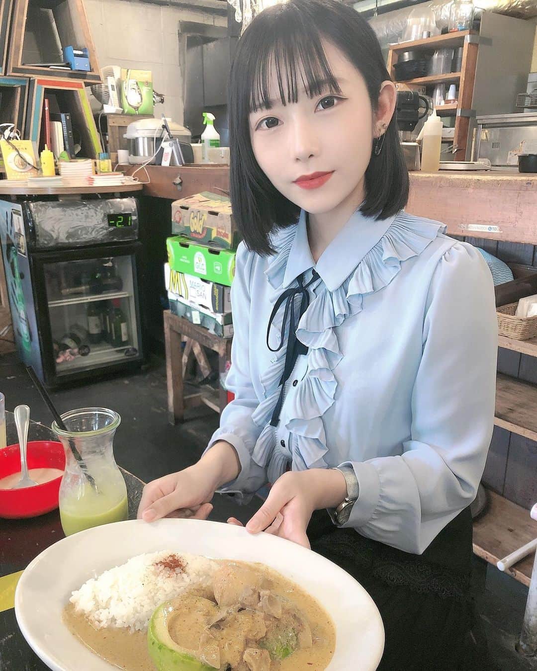 白釈迦遺さんのインスタグラム写真 - (白釈迦遺Instagram)「. 結構前に食べたアボカドカレー🥑 こういう変な色系のカレーは苦手だった、、 わかってたはずなのに、、 アボペチーノは普通に美味しかったです🥑」10月28日 18時54分 - shaka_yui