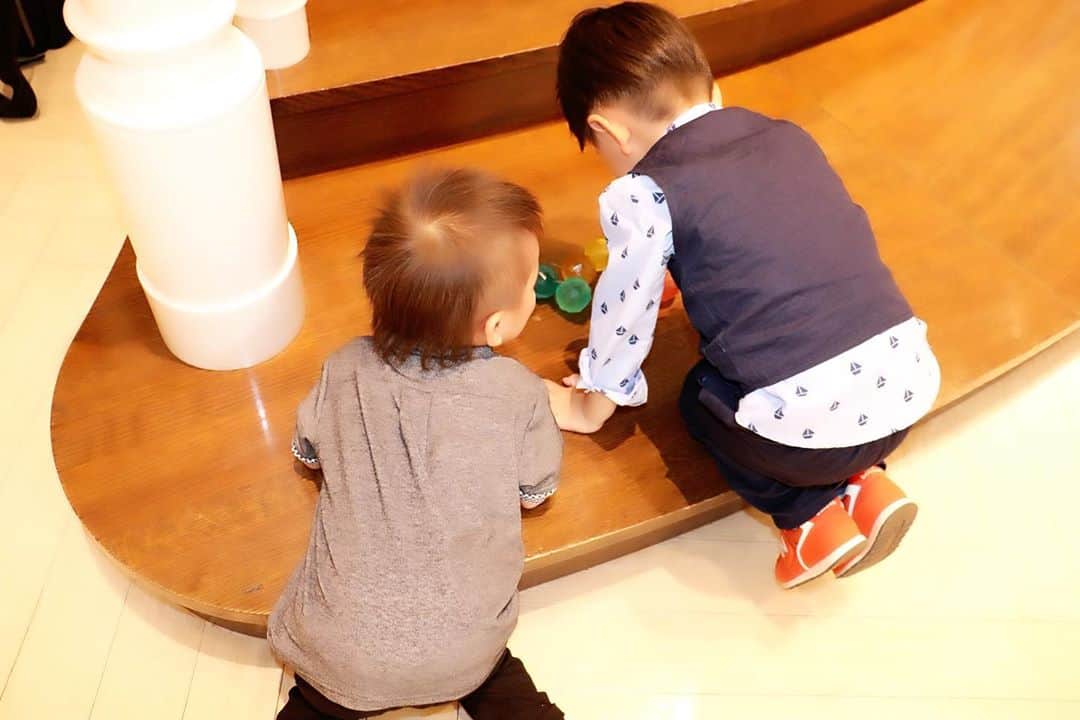 Momoeのインスタグラム：「. .  #happy #家事 #育児 #family #家族 #boy #smile #男の子 #息子 #code #love #lucky #kids #子供 #thankyou #宝物 #ベビー #fashion #follow #心 #縁 #パパ #ママ #家族写真 #男の子ママ #赤ちゃん」
