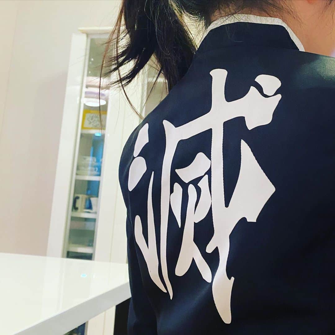 のインスタグラム：「やっと鬼滅の刃の仮装が届きました😁😁娘大喜び。良かった良かった。 #海保知里 #小学2年生 #鬼滅の刃」