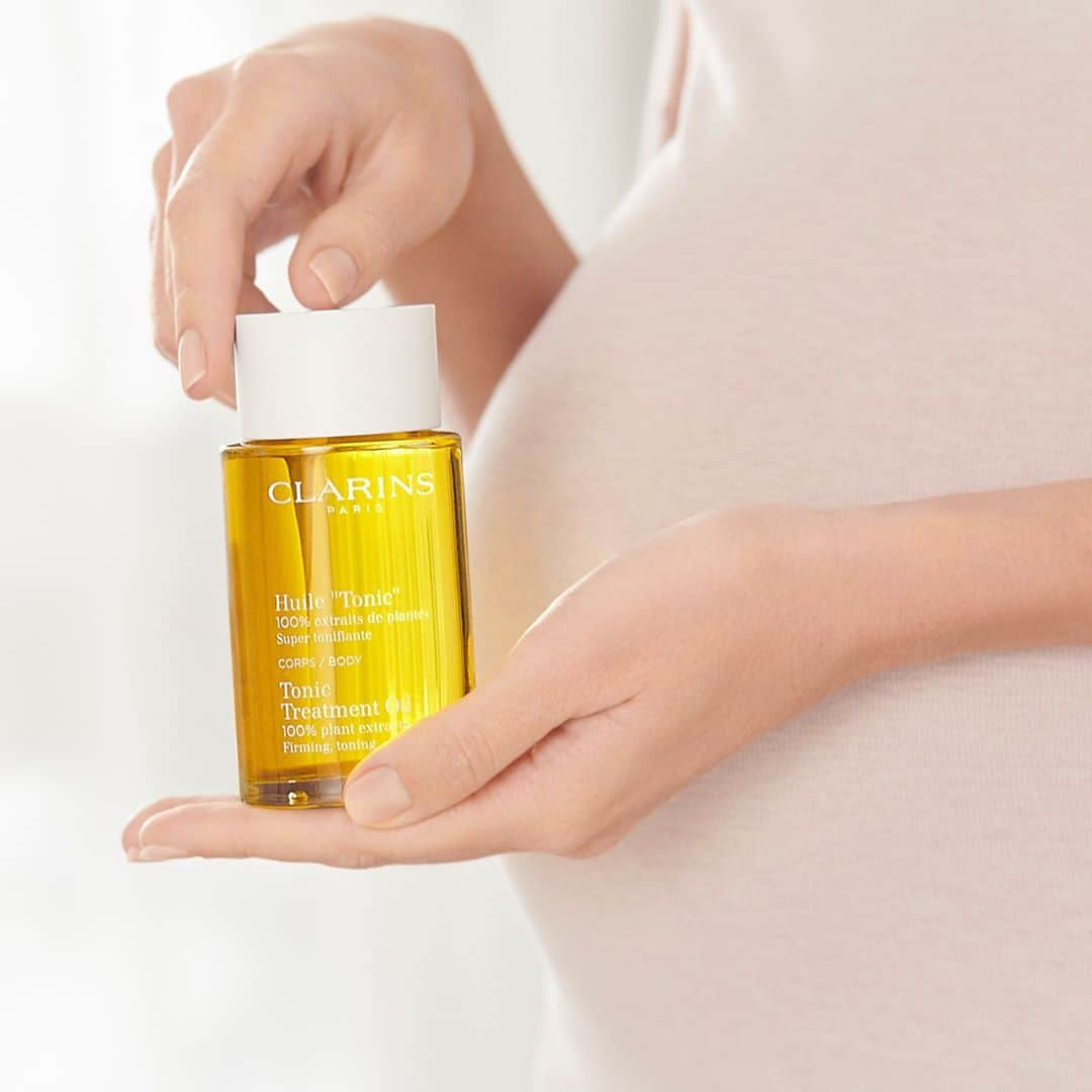 ClarinsUKさんのインスタグラム写真 - (ClarinsUKInstagram)「WHAT TO PACK IN YOUR HOSPITAL BAG 🤰🏼  Join us live at 5pm this #WellnessWednesday for our latest series with @clarins_rebecca focusing on wellness and self-love during pregnancy! In this session, we will be exploring which products are perfect for your hospital bag ❤️  Tag any expectant mums that you know in the comments 👇🏼」10月28日 19時01分 - clarinsuk