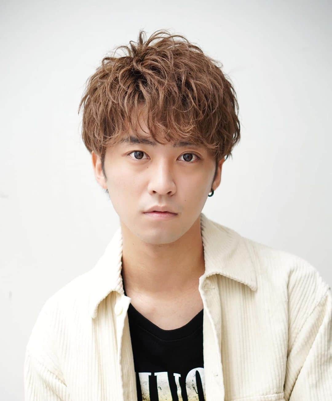 品川翔のインスタグラム：「最近の品川です。  髪伸ばしてる😊  #俳優#actor#モデル#model #無造作ヘア#ヘアスタイル #followme #fashionstyle  #l4l#f4f」