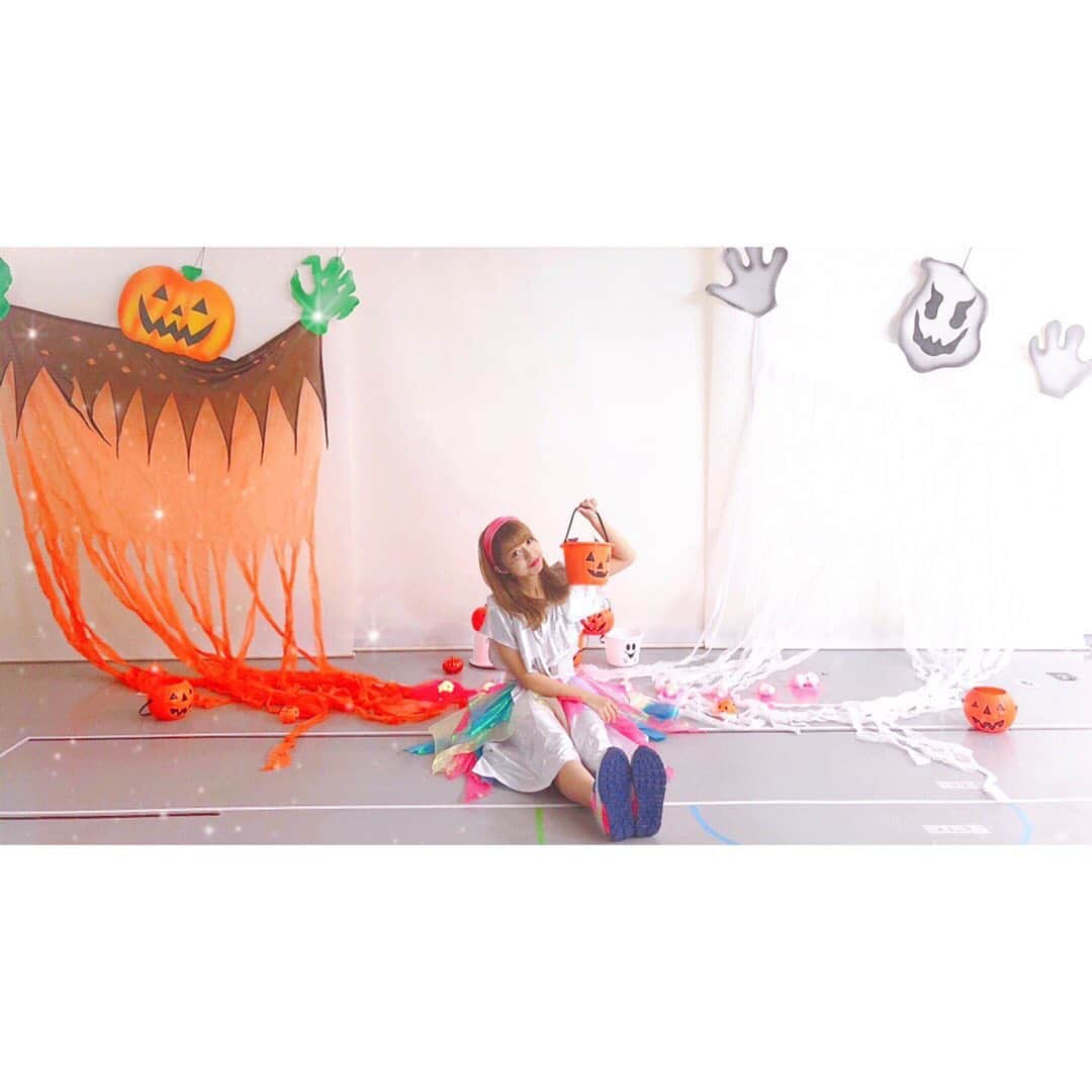 大庭彩歌さんのインスタグラム写真 - (大庭彩歌Instagram)「Halloween🎃🌈☁️ ・ トキイキ子ちゃんで撮影❤︎ 土曜日のハロウィンLIVEで流すよ〜！ ・ 撮影では皆んなの笑顔がとまらんやった！笑 とにかく楽しみにしとってほしい❣️❣️」10月28日 19時08分 - ooba__ayaka