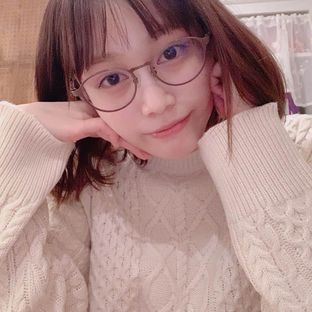 中村ゆりかさんのインスタグラム写真 - (中村ゆりかInstagram)「ブルーライトカットのメガネを最近買って、これでNetflixをずっと見ています🌙 明日10/29  19:00〜 インスタライブをします🎃 お時間のある方は是非来て下さると嬉しいです！ @chihirostyle  ちいちゃんが弾く素敵なピアノで楽しく歌ったり、お喋りしたりです！」10月28日 19時15分 - yurikanakamura_official