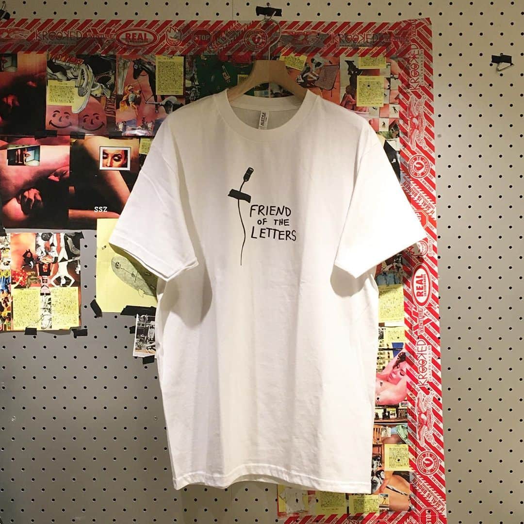 のインスタグラム：「＜SIX STAIR＞ Mens FRIEND OF THE LETTERS T SHIRT ¥4,500+TAX Item No.11-08-5699 BEAMS JAPAN 2F ☎︎03-5368-7317 @beams_japan #sixstair #beams #beamssurfandsk8 #beamsjapan #beamsjapan2nd Instagram for New Arrivals Blog for Recommended Items」