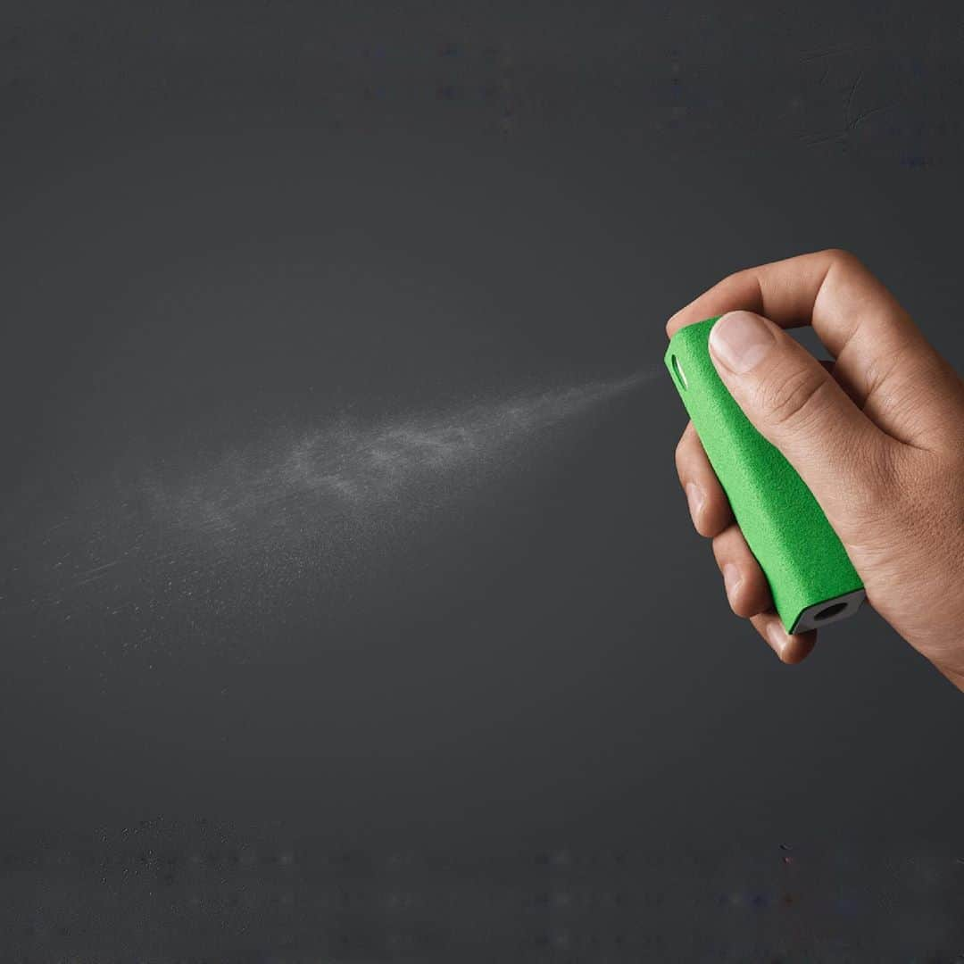 BEAMS ZAKKAさんのインスタグラム写真 - (BEAMS ZAKKAInstagram)「am / "MIST SCREEN CLEANER"  デバイスの液晶に使用できる抗菌スプレー。マイクロファイバークロスが巻かれているので拭き取りまでこれ1本で完結します。コンパクトなサイズで持ち運びも楽々。 いつでもどこでもお持ちのデバイスを清潔に。  @amgetclean @bpr_beams @beams_official  #beams #bprbeams #am #mist #screencleaner #ビームス #bprビームス #ミスト #スクリーンクリーナー」10月28日 19時22分 - bpr_beams