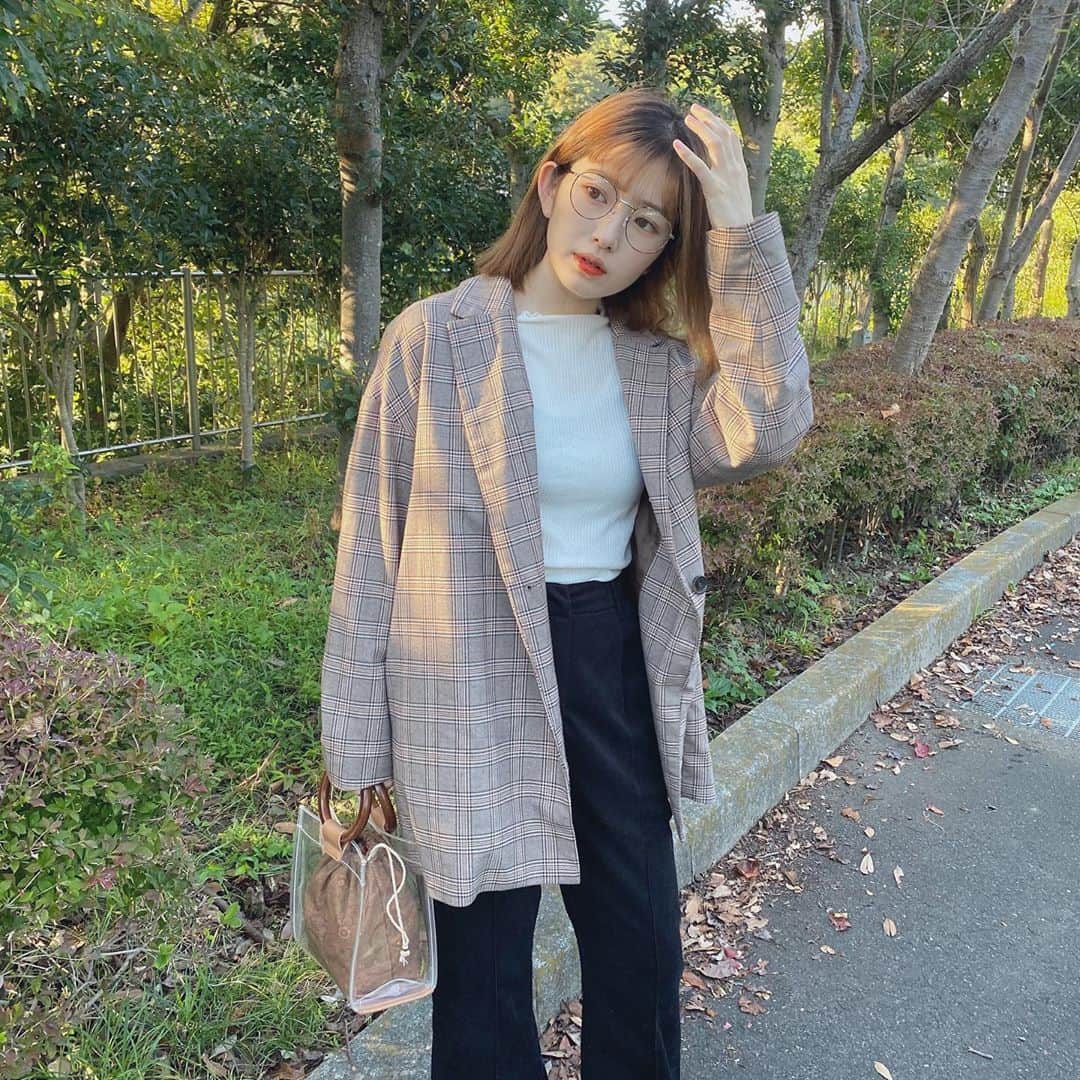 青木菜花のインスタグラム：「.﻿ .﻿ 写真撮るときのポーズ忘れた、、🤣笑﻿ ﻿ もうすぐハロウィンだね🎃﻿ 毎年仮装したりお菓子パーティーしたり楽しみだったけど今年はできるかな〜〜🤔﻿ ﻿ みんなはハロウィンなにするのー！👻🍬﻿ .﻿ . #ハロウィン #セルフィー」