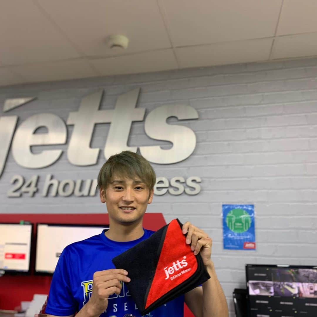 中村勝のインスタグラム：「今日はBrisbane Banditsのスポンサーをしているjetts MurrumbaDowns店さんのところでトレーニングをさして頂きました！ Brisbaneでジムを探している方は是非行ってみてください😎  I went to train at Jetts gym which is Brisbane Bandits sponsor. If you looking for a gym,I highly recommend them. #Brisbane #jetts #MurrumbaDowns」