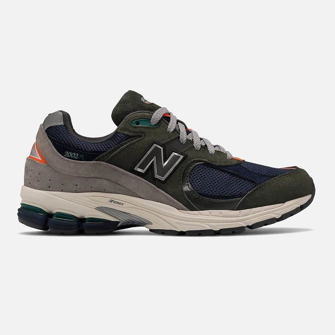 HYPEBEASTさんのインスタグラム写真 - (HYPEBEASTInstagram)「@hypebeastkicks: After a slew of collaborations, @newbalance has readied its popular 2002R silhouette in six new colorways. Equipped with a combination of suede, mesh, 3M detailing and signature house branding, the range includes classics such as “Marblehead with Light Aluminium,” as well as new additions like the “Petro with Exuberant Pink.” Swipe to check out the lineup. They’re all available now at New Balance’s website for $139.99 USD a pair.⁠⠀ Photo: New Balance」10月28日 19時41分 - hypebeast