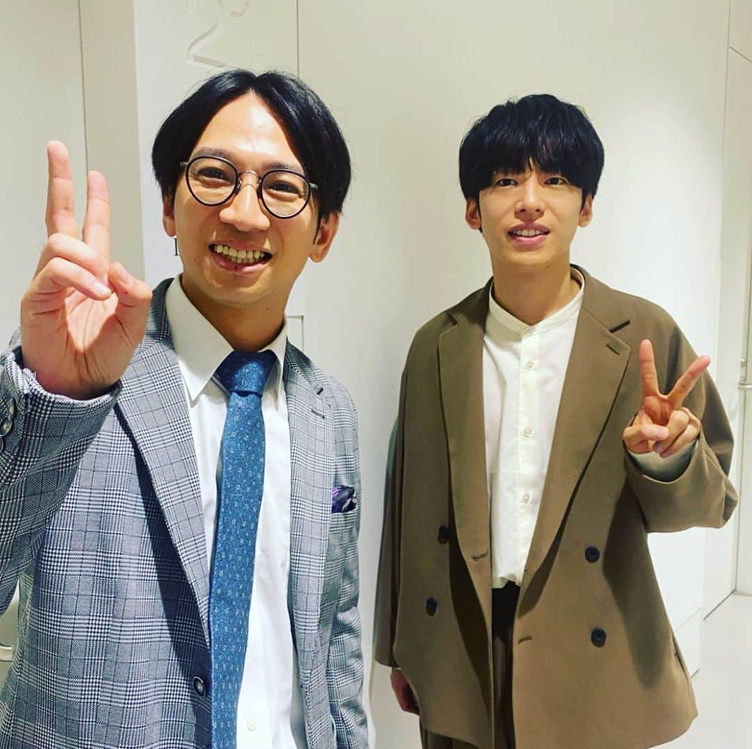 佐藤満春（どきどきキャンプ）さんのインスタグラム写真 - (佐藤満春（どきどきキャンプ）Instagram)「数少ない友人と7ヶ月ぶりに一緒の収録でした。めちゃくちゃ笑ったー！ 詳細は後日。」10月28日 19時43分 - satomitsuharu0217