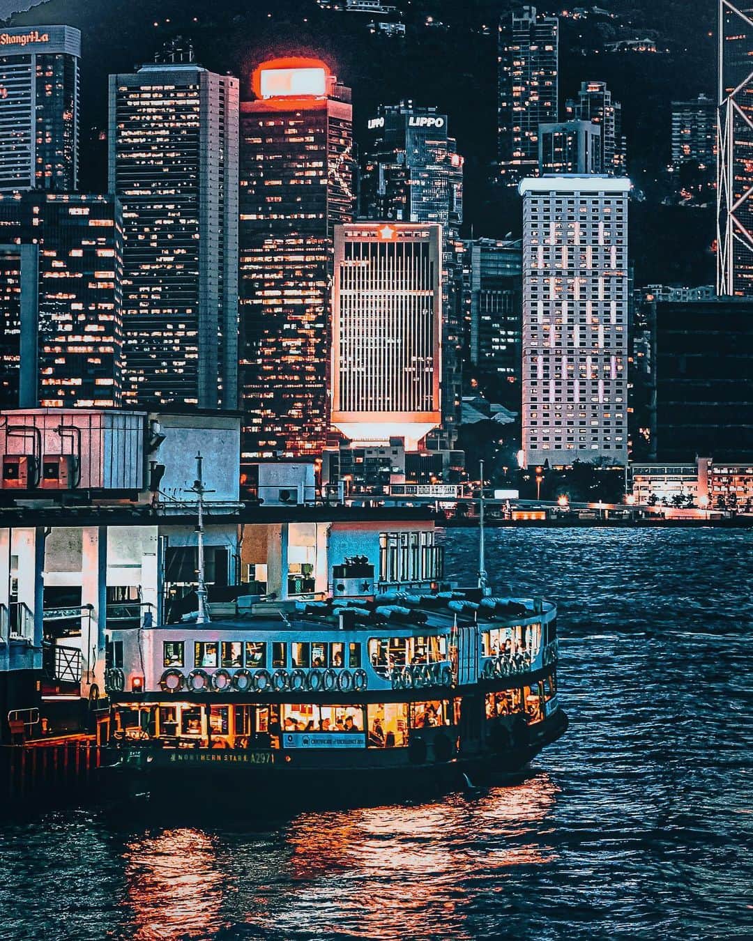 HAYAMI HANNAH ハナさん ど田舎さんのインスタグラム写真 - (HAYAMI HANNAH ハナさん ど田舎Instagram)「. Star Ferry ⛴ Pier TST🇭🇰 Re-Edited  Ready for The Halloween ?  . 新しいLight Room に苦戦してます😅👋    #hayamihannah  #DiscoverHongKong  #Picsofhk #香港 #Sonyimagegallery  #instameethk⁠ #awesomehongkong  #hongkongphotography⁠ #unlimitedhongkong  #exploringhongkong⁠ #hongkongstreets  #hongkongnight  #hongkong  #hongkonglifestyle #hongkongstreetphotography⁠ #visualhongkong  #reframinghk  #Sonyalphapro  #sonyimages  #moodygrams⁠  #Adorama #Way2ill #yourshotphotographer  #localiiz  #HongKongGuide #TimeOutHK #capitalshooters  #DarkMobs  #Monstermoods」10月28日 19時44分 - hayamihannah