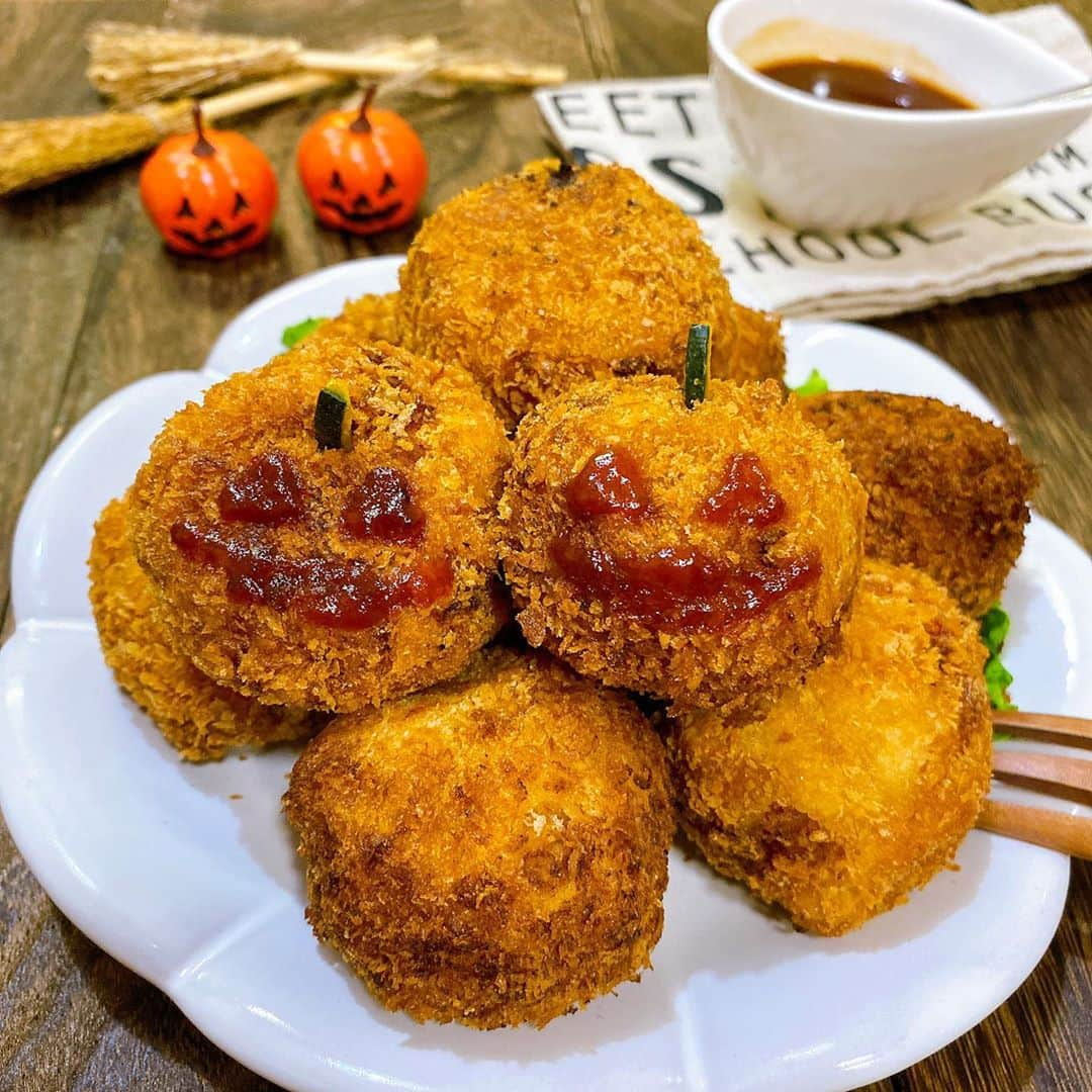 富永夢有さんのインスタグラム写真 - (富永夢有Instagram)「. かぼちゃのコロッケ🎃🎃 左側の子かおぺちゃだ！ . . #ngt48 #富永夢有 #料理 #cooking #映え #ゆーちゃんキッチン #followme #좋아요」10月28日 19時56分 - tomichan_0716