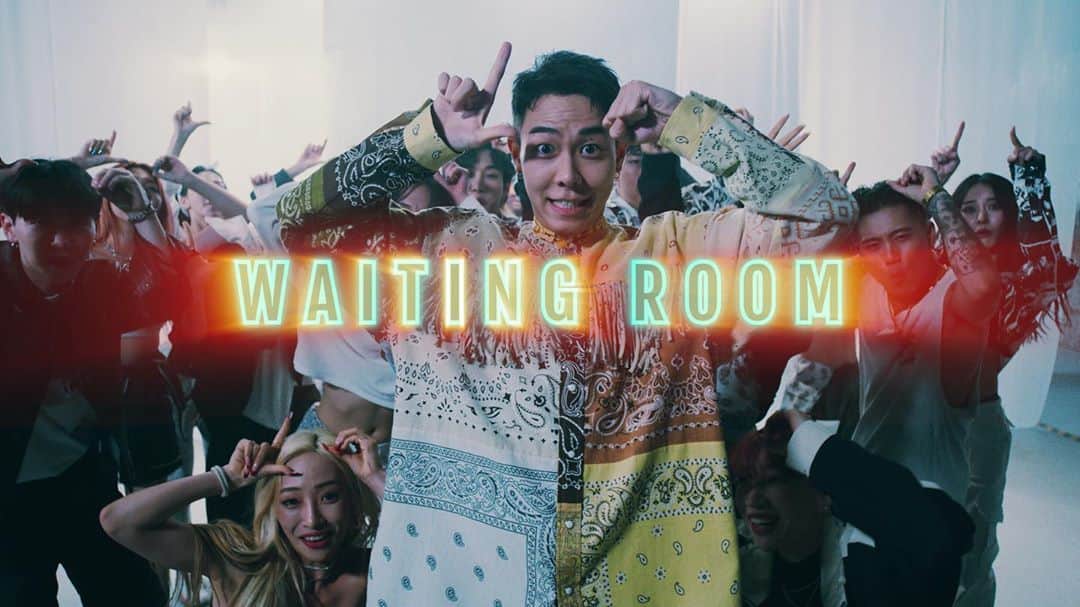 ロコさんのインスタグラム写真 - (ロコInstagram)「로꼬 - '면회실' Dance Visual이 AOMGOFFICIAL 유튜브 채널을 통해 공개되었습니다. 많은 관심 부탁드립니다. - Loco - 'Waiting Room' Dance Visual is now available on AOMGOFFICIAL YouTube channel. - @satgotloco #로꼬 #Loco #면회실 #WaitingRoom #SOMETIME #AOMG」10月28日 20時02分 - satgotloco