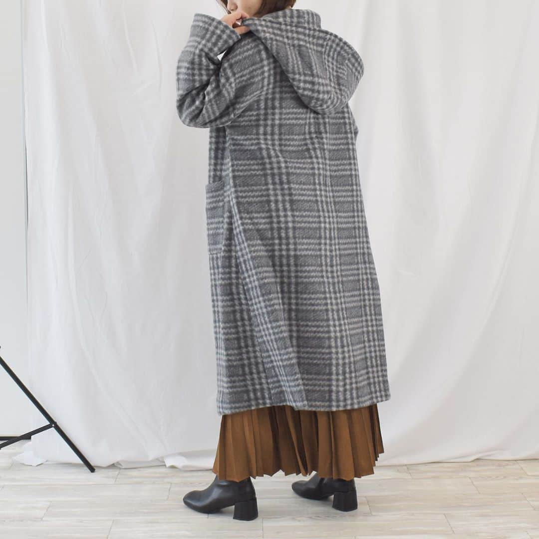 Rananさんのインスタグラム写真 - (RananInstagram)「.﻿ スタッフ（身長155cm）着用Mサイズ ﻿ ﻿  ふんわり素材フードコート ￥7,990 +tax  プリント生地をあえて裏使いし、起毛させた高感度素材！  ベーシックなチェック柄も優しく軽やかな印象に。 軽い着心地で、肩こりもしにくそうです！  #ranan#Ranan #rananstyle#ラナン#30代ファッション #40代ファッション#アラフォーコーデ #アラサーコーデ #アラフォーファッション #アラサーファッション #アラサーママ #アラフィフ ファッション#大人コーデ #大人カジュアル#トレンド#コーデ#トレンドコーデ #プチプラ#155cmコーデ  #チェック柄コート#チェック柄コーデ #フードコート#大人コート」10月28日 20時11分 - ranan_official