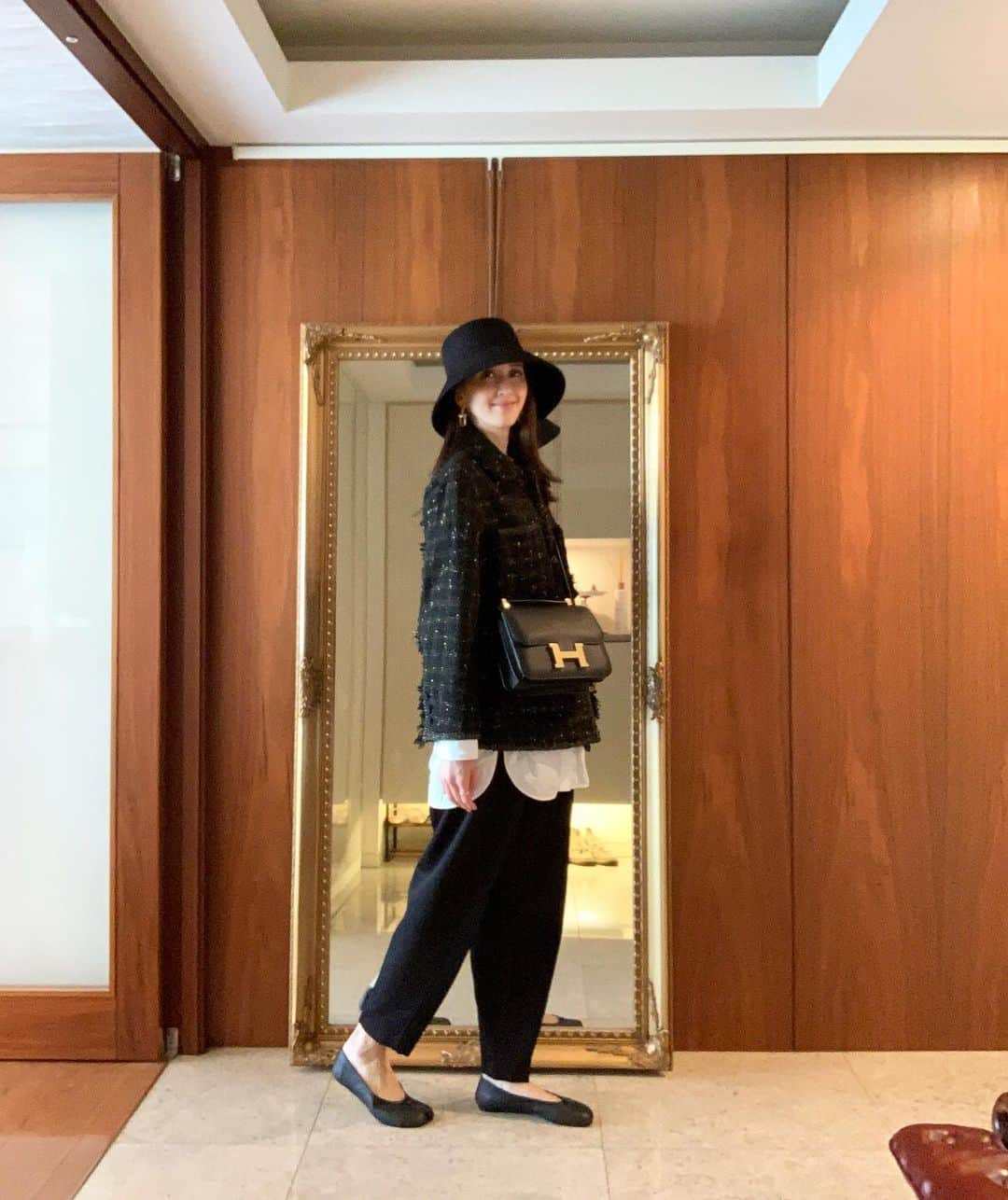 のインスタグラム：「またまたほぼ毎日着ている✌🏻 @coel_y ジャケット💕可愛いしあったかいし最高🥰👏🏻 @drawerofficial で一目惚れしたハットを合わせて自己満足記念撮影！ #coel #コエル #ツイードジャケット #ハット #バケットハット #ハットコーデ #カジュアルコーデ #コンサバ #fashion」