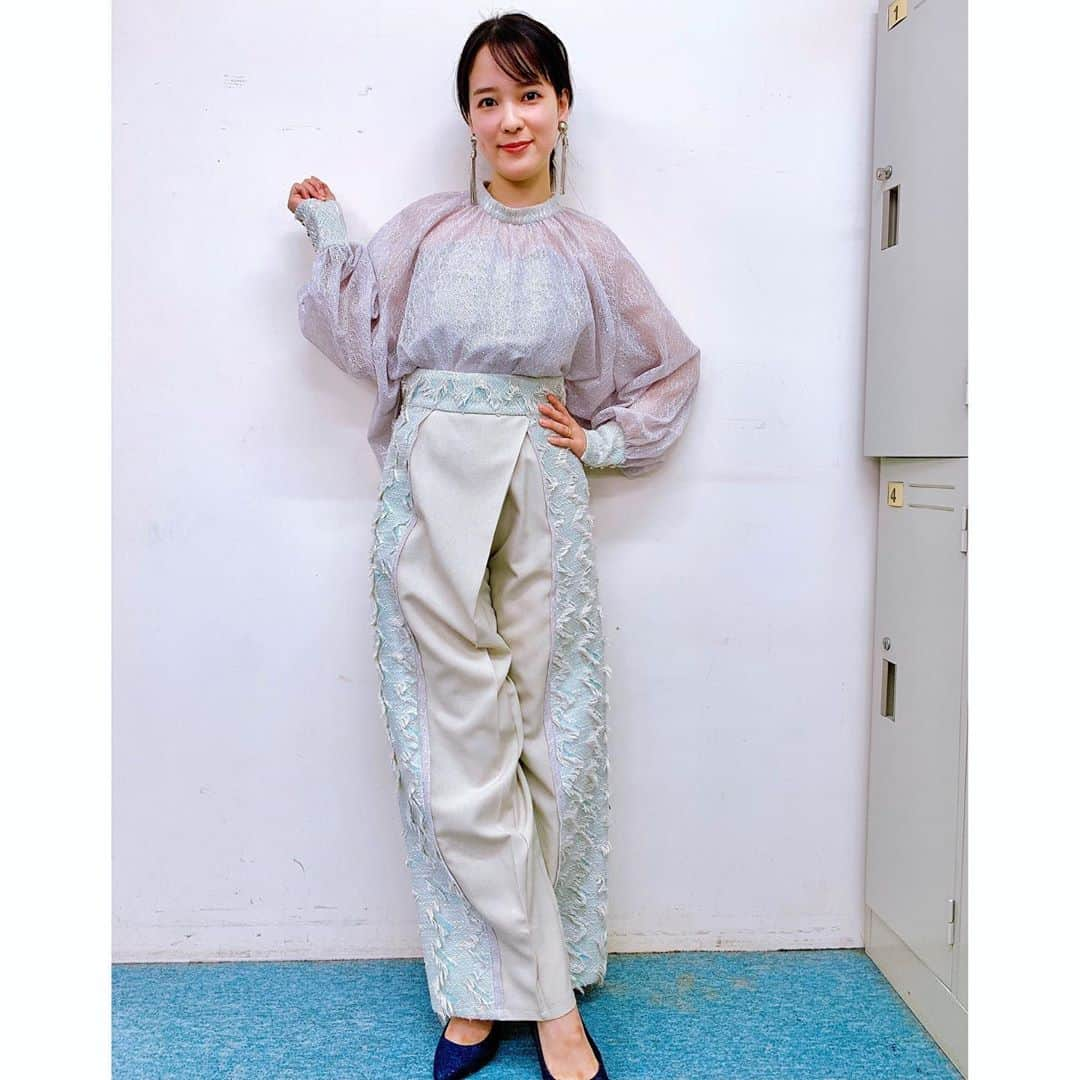 奈津子さんのインスタグラム写真 - (奈津子Instagram)「ある広告の撮影をしてきました〜衣装はよく見るとシースルーで、爽やかなグリーンが綺麗。普段とは少しテイストが違うので新鮮で嬉しかったです。スタイリストのソラさん有難う！ ・ ヘアメイクは15歳の頃からお世話になっている、たむたむこと　@naokotamura_hairmake さん。双子の写真集「futari」の頃からお世話になっているのよ🐹💕実はＳＤＮ48のオーディションがあることを当時、双子に教えてくれたのもたむたむなんだよ！大好きな恩人です、綺麗にしてくれて有難う💕 ・ #家電 #家電好き #家電女優 #奈津子 #衣装　#ヘアメイク　#グリーンコーデ」10月28日 20時18分 - natsuko_kaden