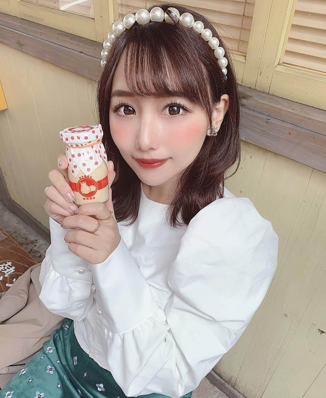 加藤里奈さんのインスタグラム写真 - (加藤里奈Instagram)「⋆ おいしすぎた熱海プリン🍮 ⋆ @myme_heartbeto の 新作ブラウス🤍 29日21:00-発売開始です✌︎ ⋆ パールカチューシャは すでに発売してるよ〜 ⋆ #ootd #fashion #instafood #instagram #instalike  #hairstyle #outfit #code #coordinate #style #stylepoint #instafashion #instagood #instalike #ファッション #撮影 #ヘアアレンジ #ヘアスタイル #アレンジスタイル #ヘア #かとこ #コーディネート #コーデ #かとこーで #今日の服 #mymeheartbeto  #セレクトショップ #韓国ファッション」10月28日 20時18分 - katoco0326