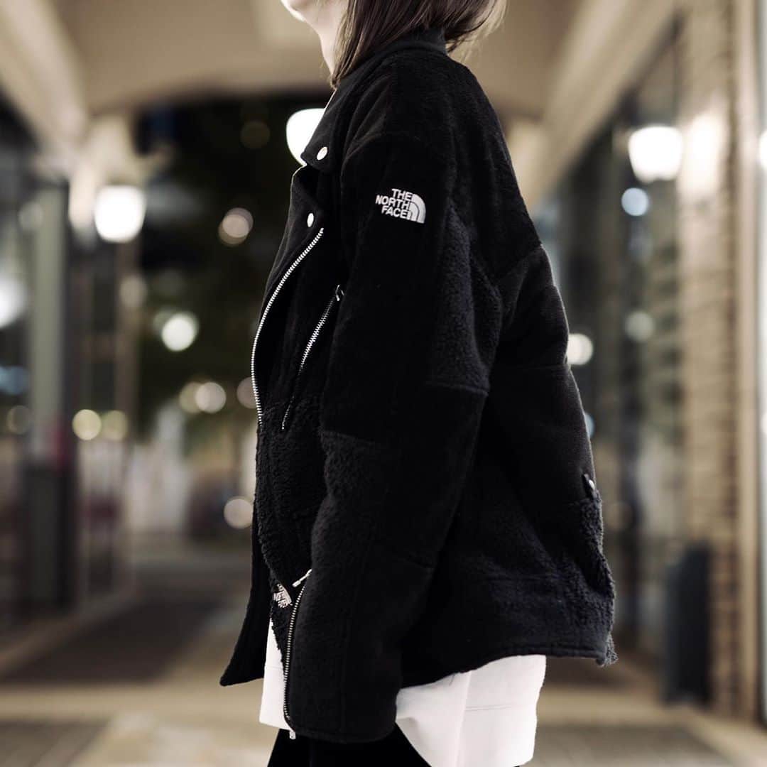 鑑田幸代のインスタグラム：「OLD PARＫ over size riders jacket outdoor 10/29発売　@takahiromiyashitathesoloistkanazawa  #ビックシルエットが女子にも可愛い #軽くて暖かい❤︎ #takahiromiyashitathesoloistkanazawa  #oldpark  #fleece #thenorthface  #ridersjacket  #blackpink」