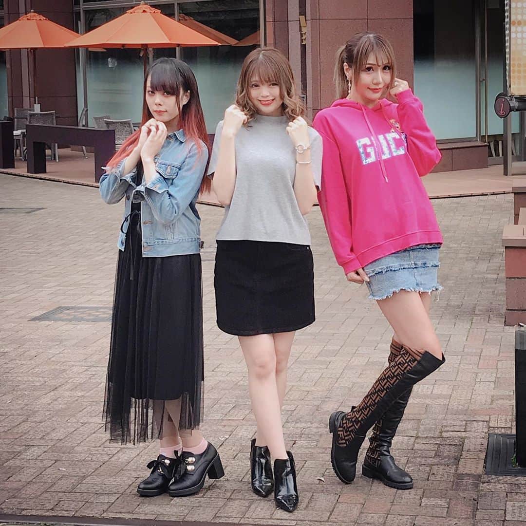 橘咲良のインスタグラム：「メンズナックルで女子トークᕱ⑅ᕱ♥  @rine_tan @reicha_1_2   #メンズナックル #雑誌  #対談 #女子トーク #男の話し  #撮影 #東京 #秋 #秋コーデ  #キングラビッツ #橘咲良だぞ🌸」