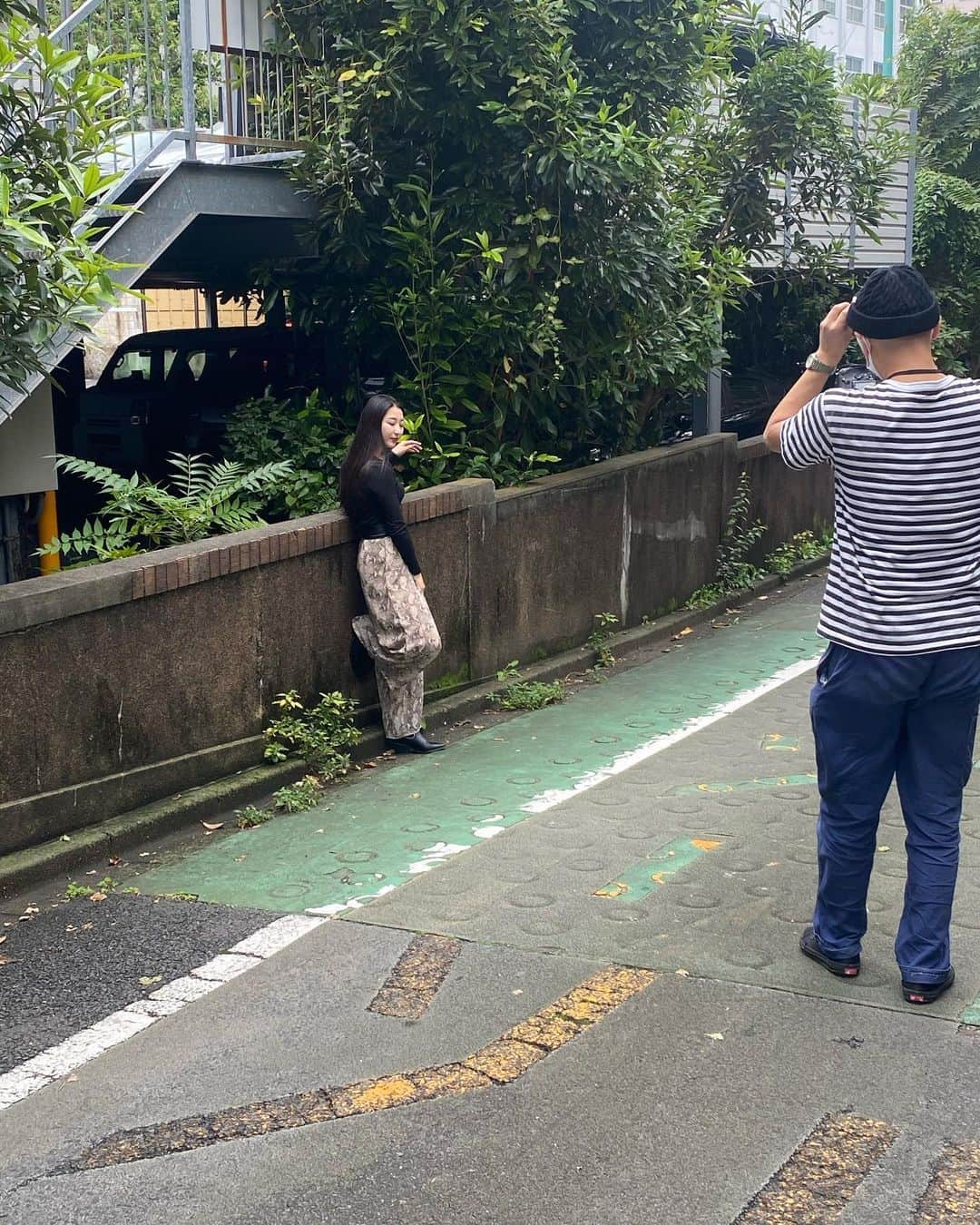 東京ビューティーアート専門学校さんのインスタグラム写真 - (東京ビューティーアート専門学校Instagram)「トータルビューティー科 モデルコース👗﻿ ﻿ 先日ロケでの撮影授業がありました📷﻿ ﻿ 課題テーマは【目線外し】👀✨ ﻿ さすが2年生ともなると、次々とポーズを決めていました🕺﻿ ﻿ 毎回しっかりテーマに沿った内容で撮影を行ない、﻿プロの先生からレクチャーを受けられます🤗﻿ ﻿ =================﻿ ✴️緊急告知✴️﻿ AO2次決定‼️﻿ 11/1よりエントリー&面談開始﻿ ﻿ 詳しくは、オープンキャンパス、オンライン個別相談会、LINEにてお問い合わせください✨﻿ ==================﻿ ﻿ ✴️9月1日〜願書受付中﻿ ✴️オンライン個別相談会開催中🙌﻿ お問い合わせはLINEよりお願い致します✨﻿ ﻿ 楽しい学校生活の情報はこちらから↓↓﻿ @tokyo_beauty_art_college .﻿ ﻿ （タップしたURLからHPに飛べるよ‼︎）﻿ ﻿ #東京ビューティーアート #美容師 #ヘアメイク #エステ #メイク #ネイル #モデル #アイリスト #マツエク #美容学校 #トータルビューティー #かわいい #おしゃれ  #ヘアスタイル #ビューティー #アート #オープンキャンパス #美容学生  #東京美容学校#卒業生#遊びに来てね」10月28日 20時28分 - tokyo_beauty_art_college