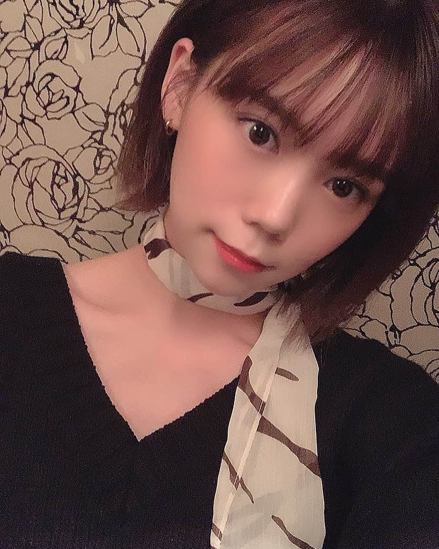 千田麻実のインスタグラム：「最近カチューシャとスカーフコーデにどハマり中です。小物で秋堪能できてる✌︎⠀」