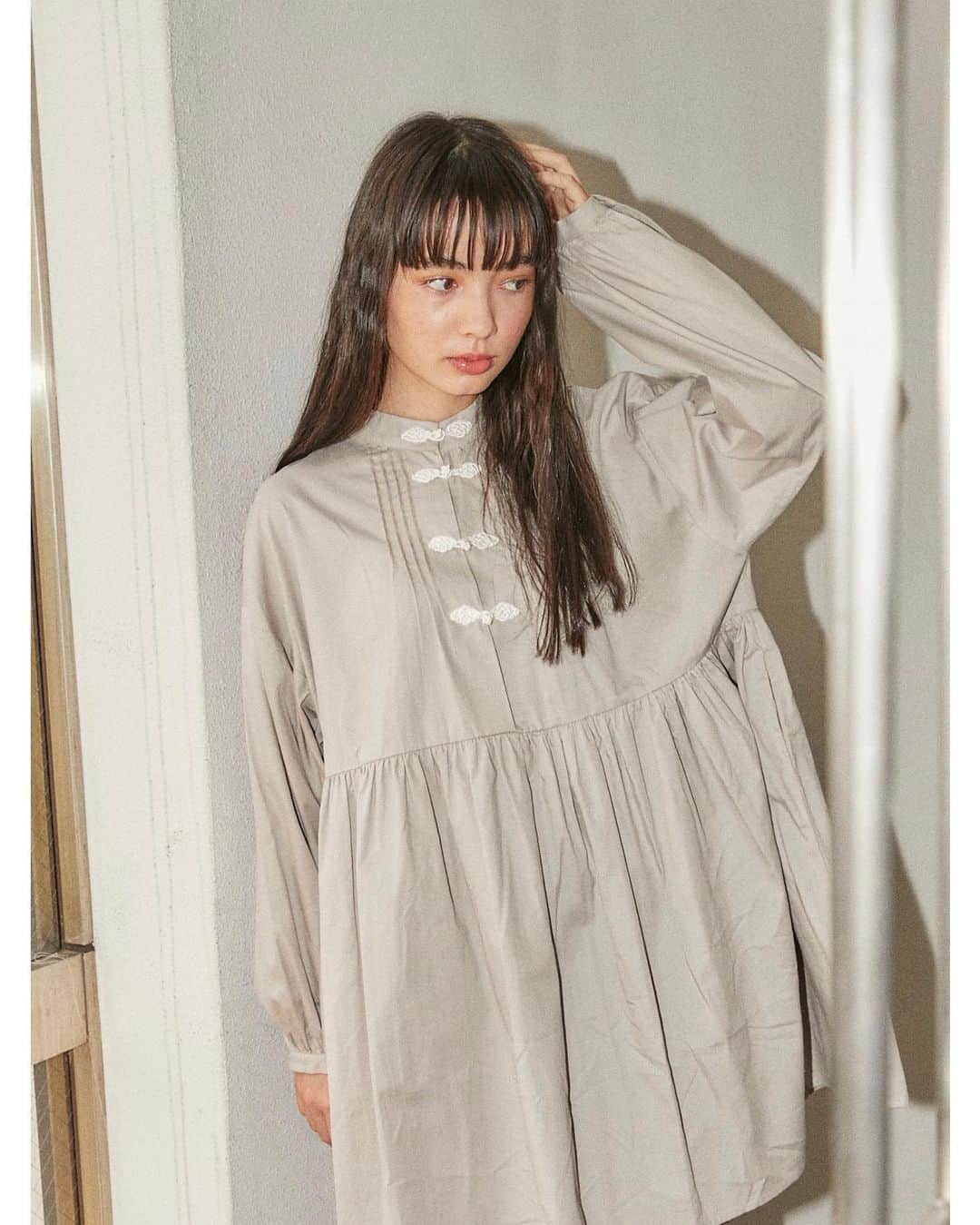 merry jennyさんのインスタグラム写真 - (merry jennyInstagram)「【 rearrival item ! 】  ㅤㅤㅤㅤㅤㅤㅤㅤㅤㅤㅤㅤㅤ 10/30 (wed) 再入荷予定！ topのURLから⇨  @merryjenny_instagram  ぜひcheckして下さいね！ ㅤㅤㅤㅤㅤㅤㅤㅤㅤㅤㅤㅤㅤ 01 ◯ オックスルーズチャイナワンピース col : off white / light gray / black ¥10,450 (tax in) ㅤㅤㅤㅤㅤㅤㅤㅤㅤㅤㅤㅤㅤ 02 ◯ Bigフリルカラーミニワンピース col : off white / pink / black ¥9,350 (tax in) ㅤㅤㅤㅤㅤㅤㅤㅤㅤㅤㅤㅤㅤ ㅤㅤㅤㅤㅤㅤㅤㅤㅤㅤㅤㅤㅤ #merryjenny #メリージェニー  #2020aw #autumn #surrealisme」10月28日 20時33分 - merryjenny_instagram