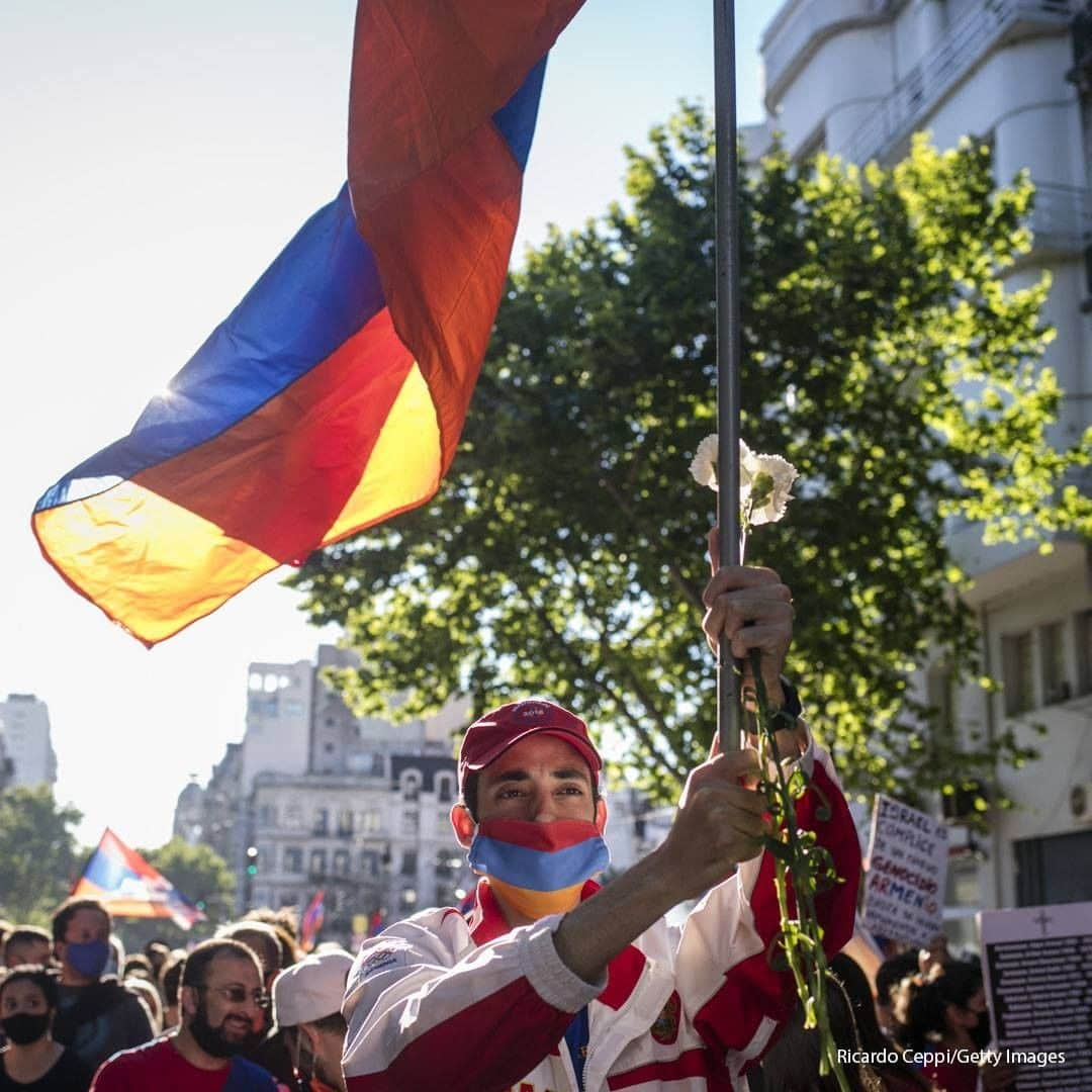 ABC Newsさんのインスタグラム写真 - (ABC NewsInstagram)「A demonstrator in Buenos Aires, Argentina carries an Armenian flag as members of the Armenian community protest in front of the Israeli embassy against arms sales to Turkey on October 27, 2020. Armenians claim these weapons are used in the territorial dispute between Armenia and Azerbaijan over Nagorno-Karabakh.  #buenosaires #protests #argentina」10月28日 21時00分 - abcnews