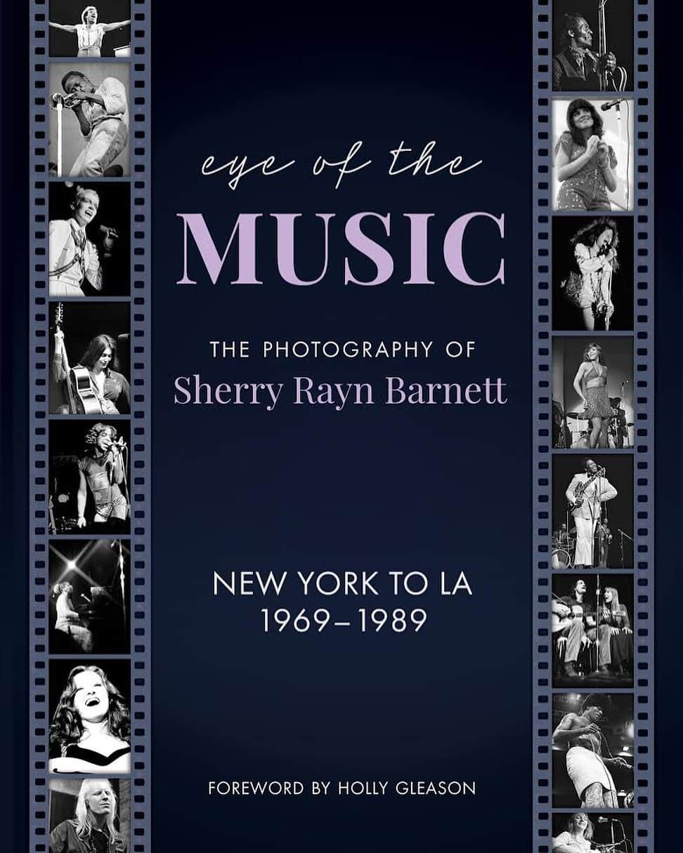 ジェーン・リンチさんのインスタグラム写真 - (ジェーン・リンチInstagram)「From 1969-1989, my friend and photographer Sherry Rayn Barnett has been capturing gorgeous images of some the most iconic artists in music. It’s an epic documentation and it’s  available now for pre-order. What a great holiday gift. geniusbookpublishing.com/products/eye-o…」10月28日 20時58分 - janelynchofficial