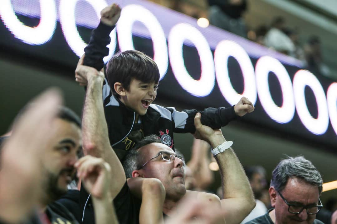 コリンチャンスさんのインスタグラム写真 - (コリンチャンスInstagram)「Bom dia, Fiel! Hoje tem estreia em mais uma competição nacional! ⚫⚪⠀ ⠀ ⚽ Corinthians x América-MG⠀ 🏆 @CopaDoBrasil (Oitavas de final - Ida)⠀⠀⠀ ⏰ 21h30⠀⠀⠀ 🏟  @NeoQuimicaArena⠀ 📺 @RedeGlobo, @canalpremiere e @SporTV⠀ ⠀ 📸 Bruno Teixeira⠀ ⠀⠀⠀ #SCCPxAME #VaiCorinthians #BMG #Nike #EstrellaGalicia #CorinthiansEPositivo #Matrix #Midea #Poty #Serasa #Orthopride #CartãodeTodosCorinthians #AleCombustíveis #DoTerra #Hapvida #GaleraBET」10月28日 21時03分 - corinthians