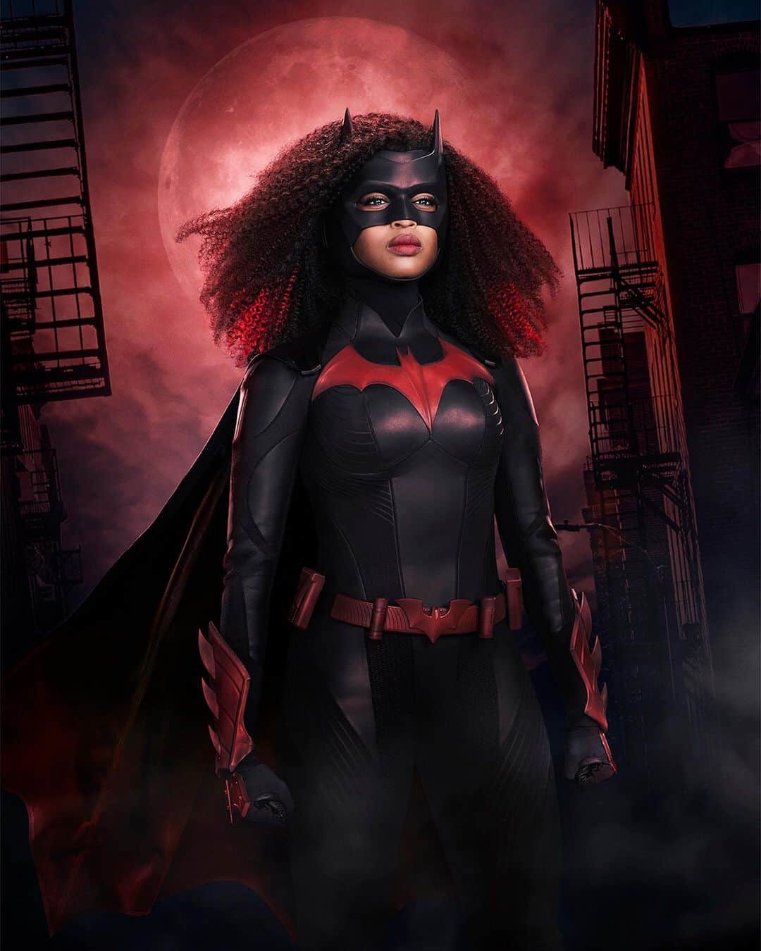 HYPEBEASTさんのインスタグラム写真 - (HYPEBEASTInstagram)「#hypeflix: @thecw offers a look at @javicia in a freshly-designed suit for the upcoming @cwbatwoman series. Featuring a similar fully blacked-out suit with red accents on the crest, utility belt and arm guards, the new Batsuit is set to debut on the third episode of the upcoming second season, which arrives in January, 2021.⁠⠀ Photo: CW」10月28日 21時04分 - hypebeast