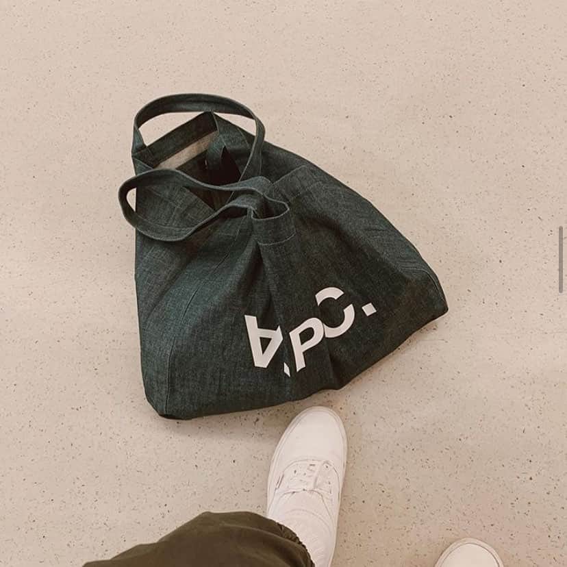 アーペーセーのインスタグラム：「A.P.C. Accessories F/W20⠀ ⠀ A.P.C. tote bag in Japanese denim with “V.P.C.” motif. ⠀ Available in a smaller size - Laure tote bag⠀ ⠀ Available in stores and at apc.fr⠀ ⠀ Regram @bleyou ⠀ ⠀ #APCaccessories #APC #APCFW20 #MyAPC」