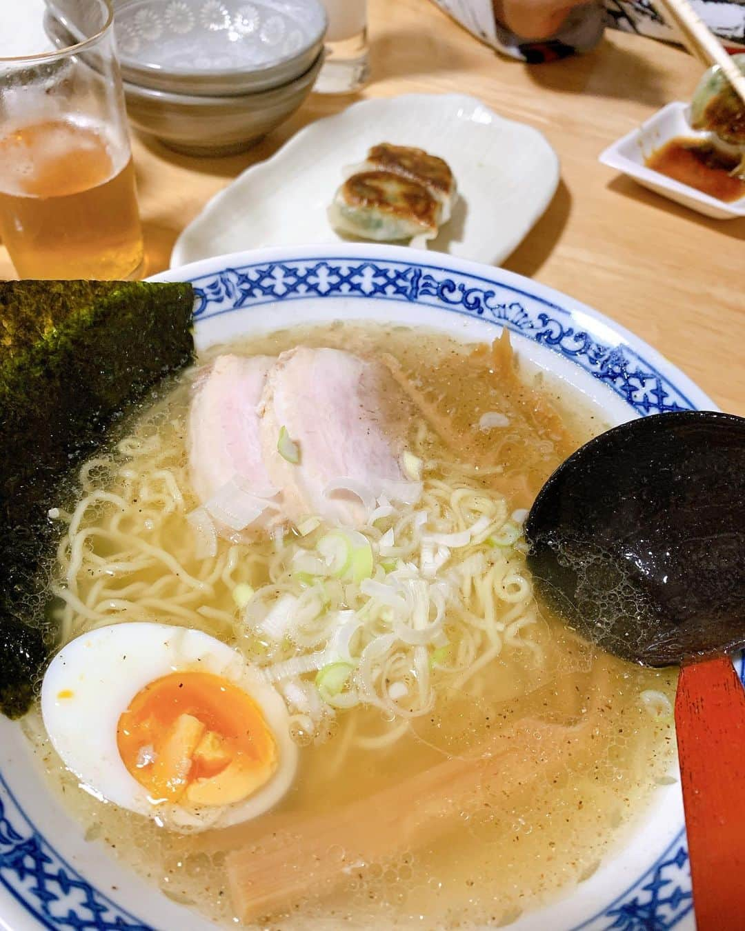 遠野舞子のインスタグラム：「好みの塩ラーメン発見❣️ 餃子ももちのろんで美味しいのよ〜 地元仲間の壇ちゃんのお店です^_^予約してから行ってね！  #壇太」