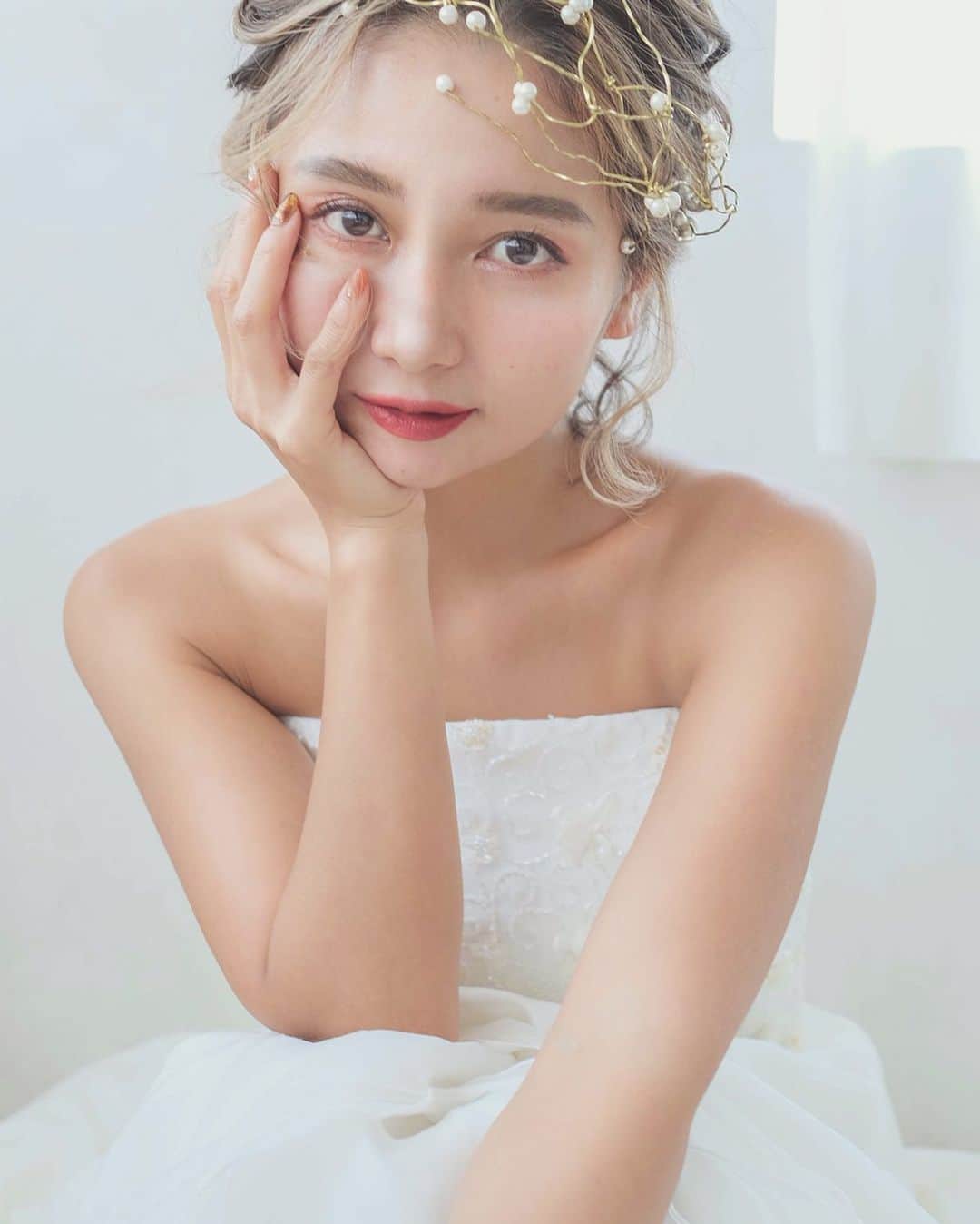 RabichePowのインスタグラム：「BRIDAL  . おしゃれなヘアード❤️ . #hairmake#bridal#make #結婚式ヘアメイク＃プレ花嫁さんと繋がりたい#ラビッシュポー#沖縄ウェディング#ハワイウェディング#出張ヘアメイク」