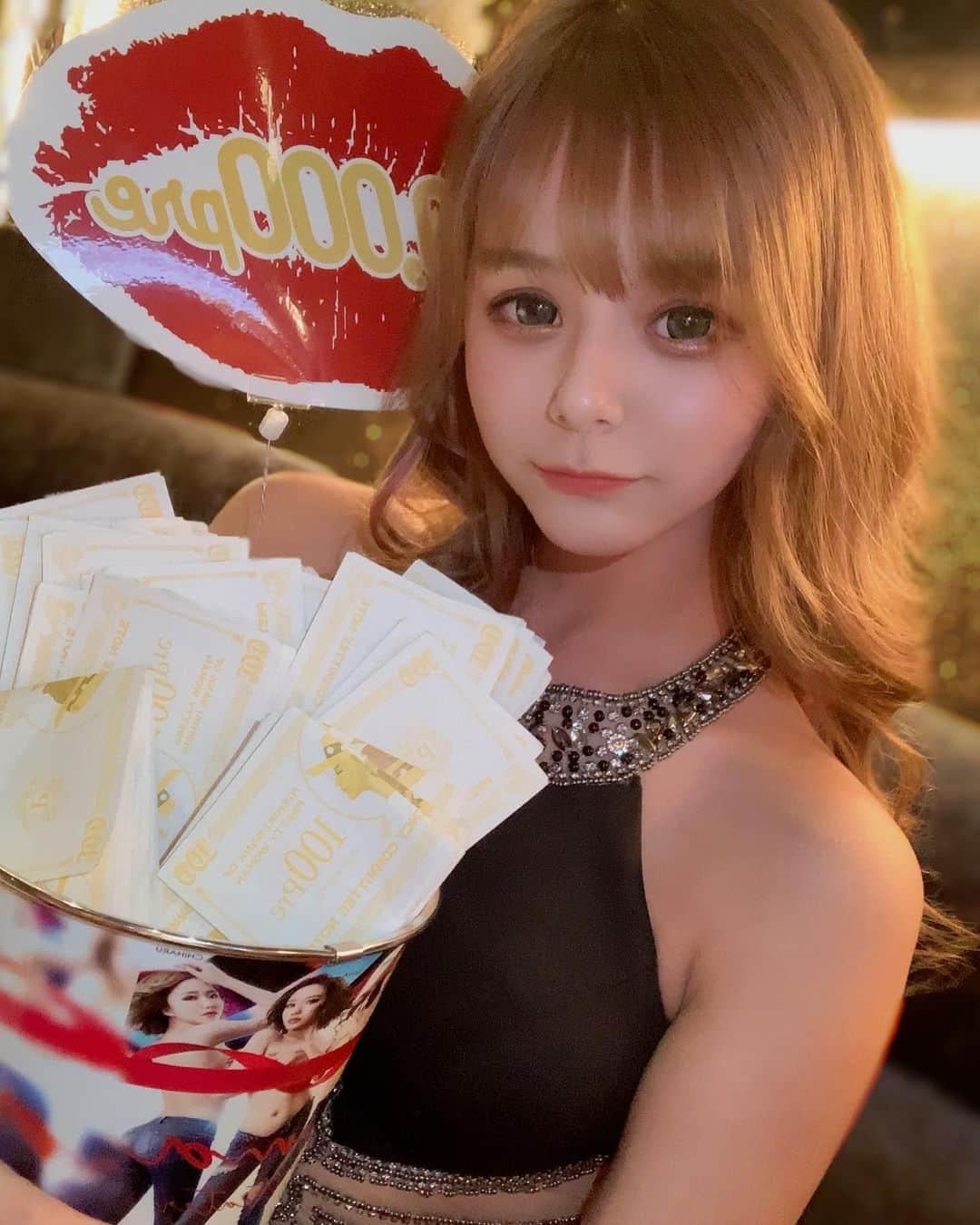 のインスタグラム：「チップ沢山もらった🥺💜 いつも仲良くしてくれてありがとう🐰 . . . #キャバ嬢 #キャバクラ #歌舞伎町 #すすきの#ミナミ #中洲 #ダンサー  #ショーパブ  #プリティーウーマン #プリティーウーマンみあ」
