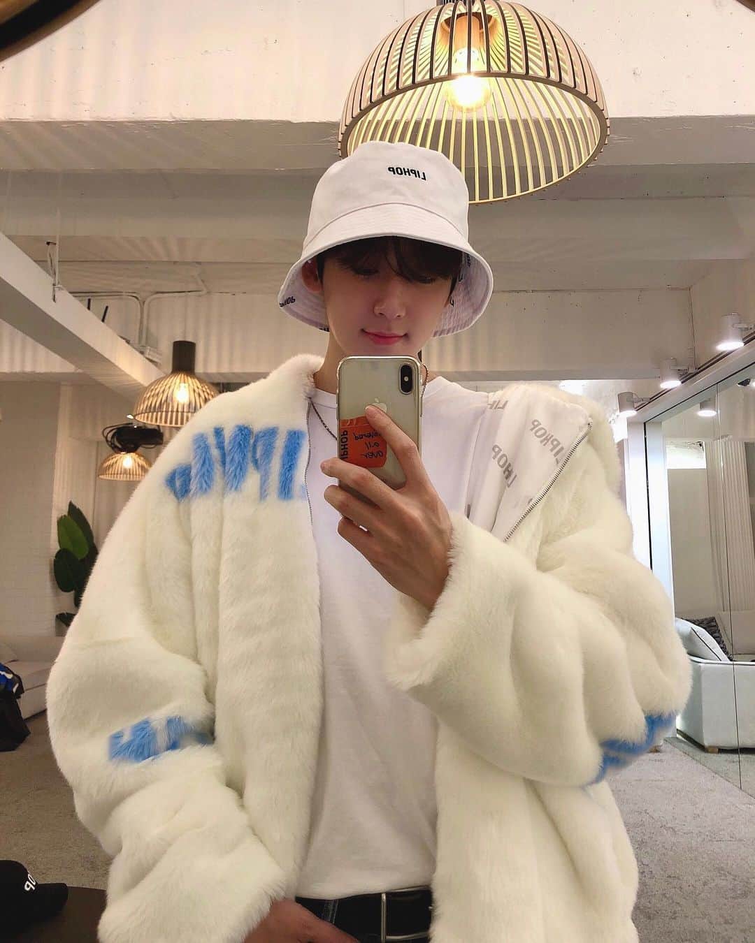 ケビン さんのインスタグラム写真 - (ケビン Instagram)「burrr...who’s ready to hibernate with me❄️」10月28日 21時25分 - kevinwoo_official