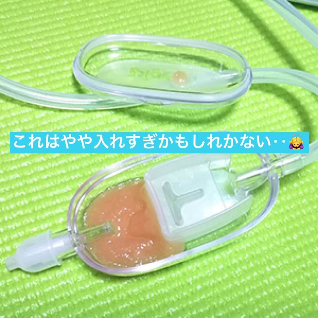 ピジョンさんのインスタグラム写真 - (ピジョンInstagram)「【電動鼻吸い器👃鼻水の目安線があるんです】以前、もっとお出かけがしにくかった時期😭なかなかお子さんを連れて、耳鼻科に行かれなくて困っているのではないか❗️と。  そんな時にご家庭に1台あると絶対便利な 「電動鼻吸い器」をご紹介しました。  で、最近また鼻水っ子たちが増えたようで。 電動か❓口で吸うタイプか❓ そもそも電動ってどんなものなのか❓ という疑問をあちらこちらで見かけるようになりましたゆえ✨  過去postで恥ずかしげもなく披露しました、ややクオリティ低めの画像と動画とともに、過去postを記事化してみました笑  せっかく記事化するので、改めて少し書き直しし、社内にも確認したところ。  「この鼻水代わりのゼリー、4g超えてませんか‥？」 と開発のお兄さんから指摘が😵  「よ、よんぐらむ‥？は、計らなかったかも。あの、4gとはいかような数字で‥？」  と恐る恐る聞いたところ。 4gを超えると鼻水大量過ぎて、逆流の恐れがあるとか❗️  えー。メーカーの人なのに取説ちゃんと読まなくてごめんなさい🙇‍♀️  しかし、 「うむ、そろそろ4gだな。一度洗うか」 と目で見てわかる鼻水マイスターは恐らく一般家庭にはいないだろう。  と話をしたところ、実は鼻水がたまる鼻水キャッチャーに目安線が入っているそうです。  その辺を記事に追記しましたので、前見たわ、という方もまたぜひご参考に。  あ、ちなみに普通に吸引して1回で4gを超えることはまあない、という話なので、皆さまどうぞ安心してお使いください💕  記事は、以前ストーリーで教えていただいた、皆さんの電動鼻吸い器これが見たい・聞きたいを参考にQ&A方式でお届けしております。  1）ノズル（吸う部分）のアップが見たい！ 2）鼻水キャッチャーってどんなの？ 3）調整ダイヤルが見たい！ 4）音ってどのくらい？どんな風にとれるの？動画は無理？ 5）付属のバッグや部品が見たい！←お詫び付き  こんな内容をお届けしています。電動鼻吸い器、悩んでいる方はぜひご参考に🙌  ※電動鼻吸い器の記事は今上がっているストーリー、またはプロフィールのハイライト「電動鼻吸い器記事再び」のストーリーからご覧ください✨ ---------- #鼻水 #鼻水吸引器 #電動鼻吸い器 #鼻吸い器 #電動鼻水吸引器 #風邪 #赤ちゃん #ベビー #ヘルスケア #ベビーグッズ #赤ちゃん用品 #赤ちゃんグッズ #出産準備 #出産準備品 #赤ちゃんのいる暮らし  #赤ちゃんとの暮らし #赤ちゃんのいる生活 #育児 #子育て #育児 #耳鼻科 #ピジョン公式オンラインショップ #うちのピジョン商品レビュー #ピジョン  #小学校の時鼻をやたらかんでいたら #同級生に鼻水かみすぎると脳みそがでるんだぞ #と言われて心配すぎて泣いた記憶 #昔から心配性」10月28日 21時25分 - pigeon_official.jp