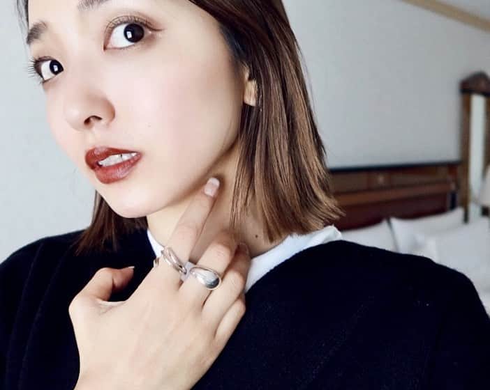 かんだまのインスタグラム：「ばっさり30cmカット。ボブ復活🔥🔥🔥﻿ やーーーすっきり！鏡見るたびになんだか懐かしい。﻿ 散々髪切ったことを煽っといてちゃんとした写真を撮れてないので動画切り抜いたけど、ブレまくってた😂 ﻿ 近々もう少し切る😎」