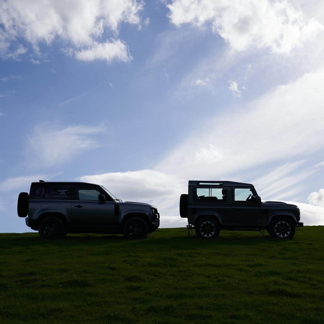 Land Roverさんのインスタグラム写真 - (Land RoverInstagram)「Then and now, an instantly recognisable silhouette that represents the #ShapeOfAdventure. Search 'new #LandRover #Defender' to learn more. #TeamDefender    #NewDefender #LandRoverDefender #ClassicDefender #4x4」10月28日 21時30分 - landrover