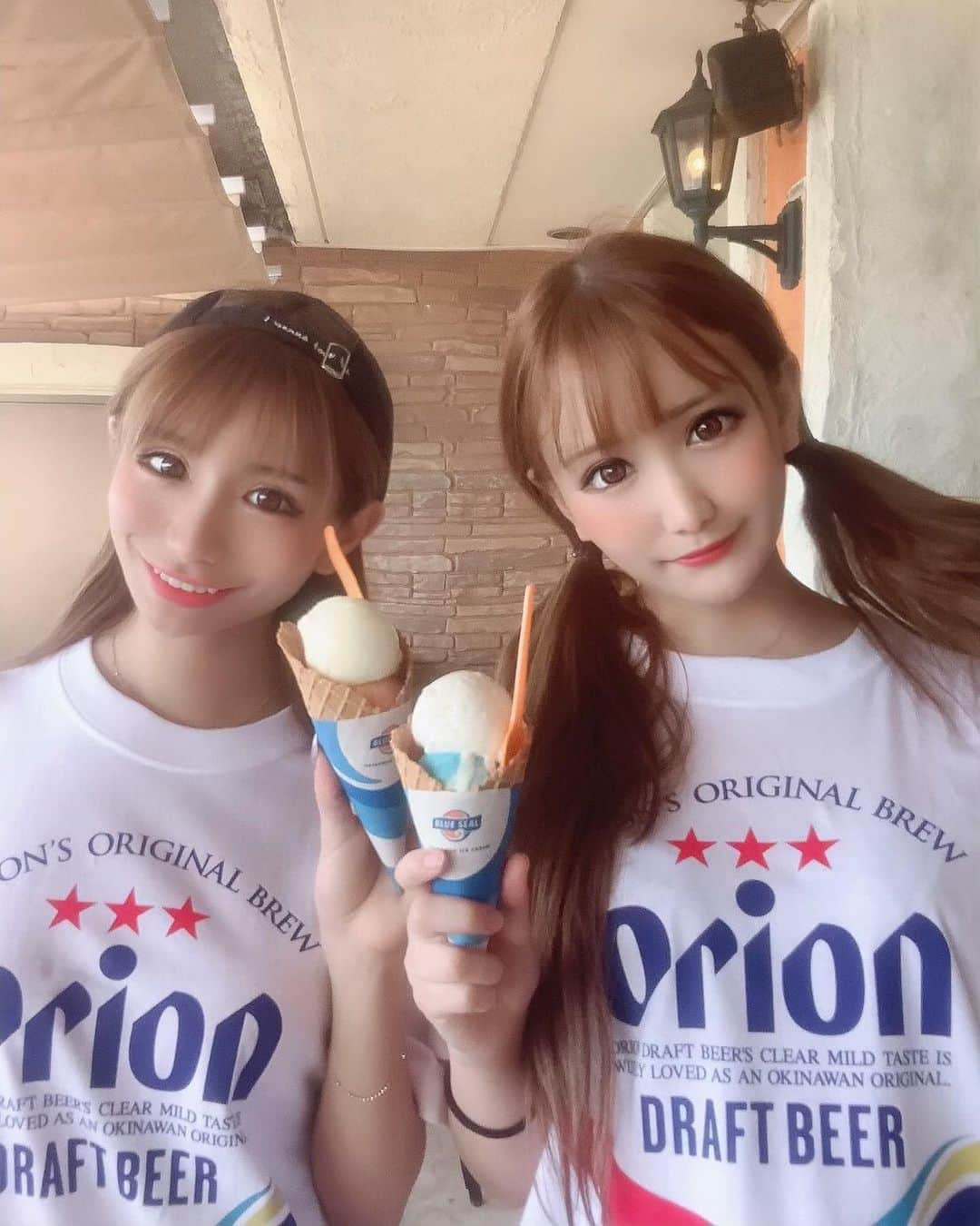 神咲のあさんのインスタグラム写真 - (神咲のあInstagram)「. ʙ ʟ ᴜ ᴇ s ᴇ ᴀ ʟ🍨 シークワーサーソルベとトロピカルマーブル🌈🌺 . 時差投稿過ぎて季節外れ(笑) もうそろそろ沖縄投稿終わりにしよ🤪🤪 .  #東京 #新宿 #歌舞伎町 #キャバクラ #キャバ嬢 #ミナミ #六本木 #すすきの #中洲 #西麻布 #水商売 #ラウンジ #かわいい #綺麗  #沖縄 #旅行 #アイス #ブルーシール #blueseal #景色 #ロングヘア #おしゃれさんと繋がりたい #キャップ女子 #tシャツコーデ #ファッション #オソロコーデ #モデル #idol #l4l #いいね返し」10月28日 21時33分 - nooa_knzk