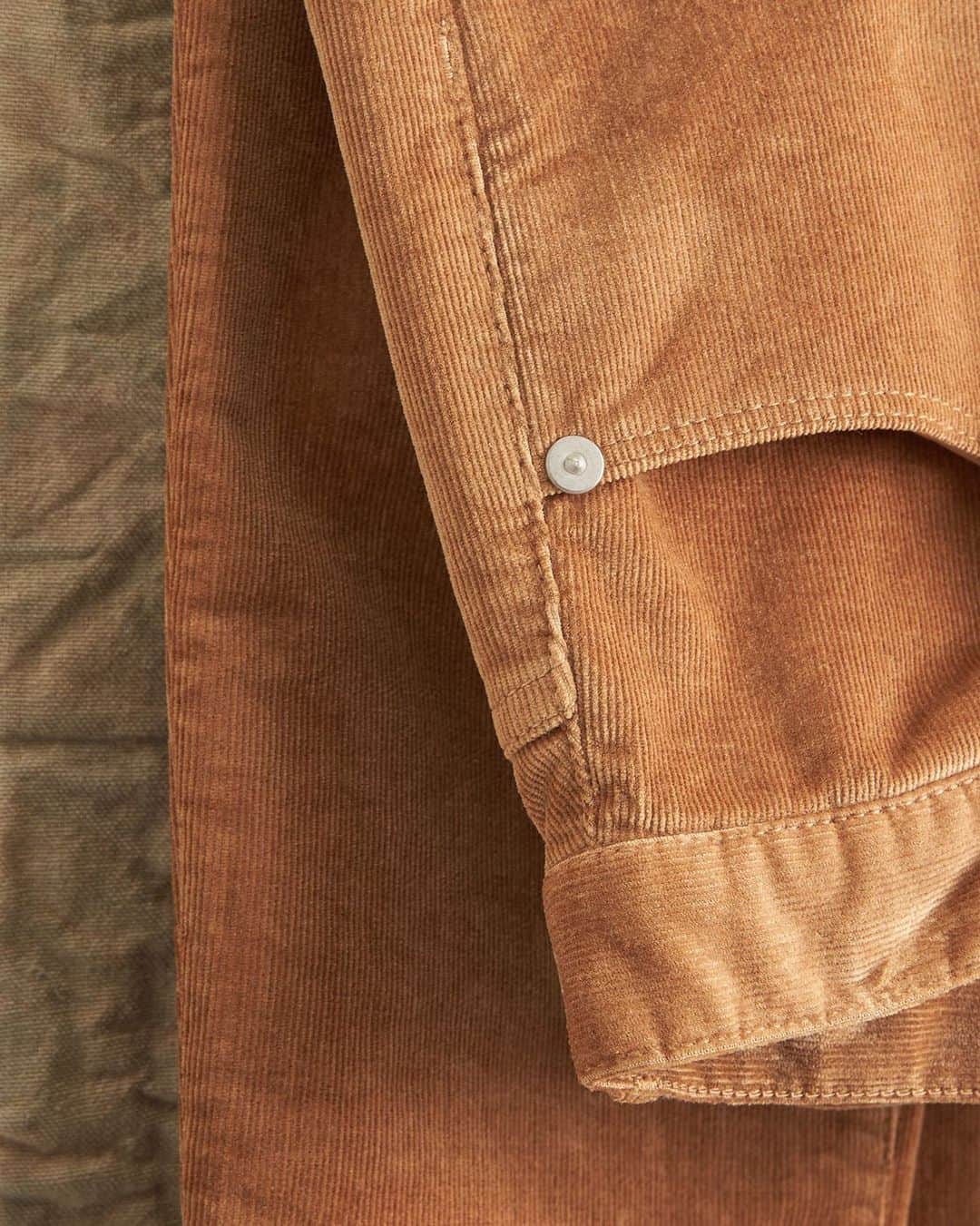 Banana Republic さんのインスタグラム写真 - (Banana Republic Instagram)「Close up on our corduroy - our comfiest style for fall days.」10月29日 8時34分 - bananarepublic