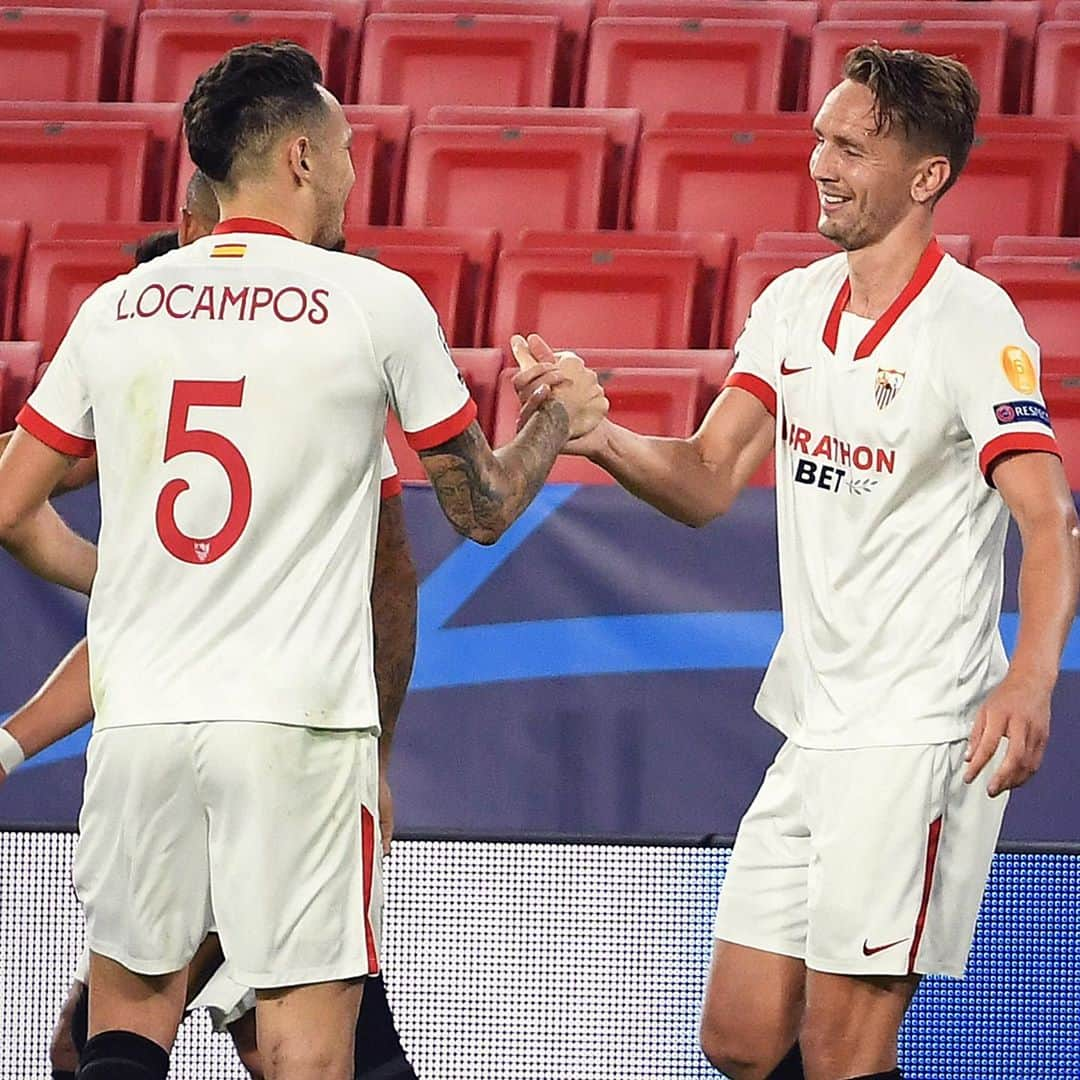 セビージャFCさんのインスタグラム写真 - (セビージャFCInstagram)「¡¡¡𝕍𝕀ℂ𝕋𝕆ℝ𝕀𝔸❗️❗️❗️  Teamwork ➕3️⃣  #ucl #sevillafc #staderennais #championsleague #dejong #wearesevilla」10月29日 7時08分 - sevillafc