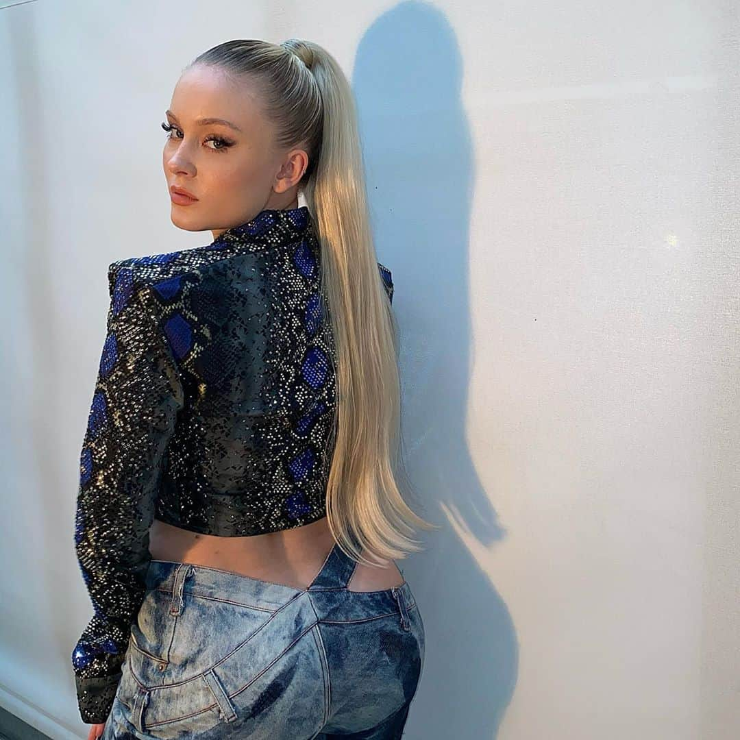 ザラ・ラーソンさんのインスタグラム写真 - (ザラ・ラーソンInstagram)「Boy this pussy talk letting me be big spoon」10月29日 7時09分 - zaralarsson