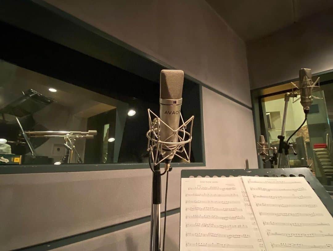 後関好宏さんのインスタグラム写真 - (後関好宏Instagram)「久し振りにバンド全員で一緒にレコーディング。（コロナ以前は普通だったみんなでのレコーディングも、今はやりにくくて少なくなっています。） やっぱりAVACOスタジオは響きが良くて演奏しやすいし、録り音も最高ですね！！どんな作品になるのか楽しみです！！ #recording #record #saxophone #hornsection #avacostudio」10月29日 7時38分 - gosekky