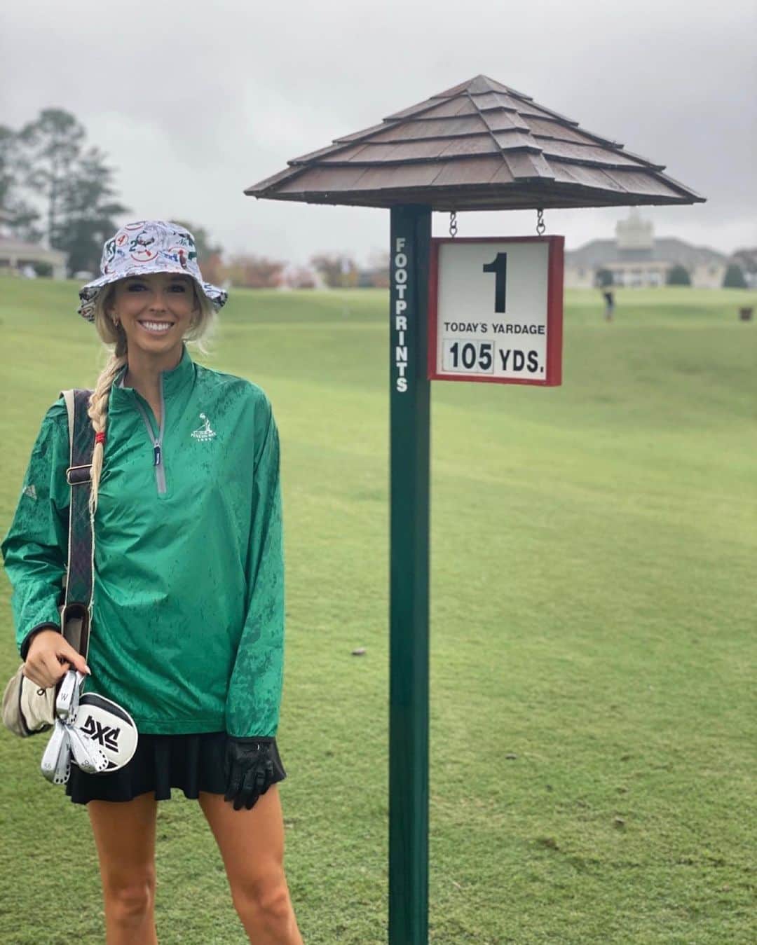 Elise Lobbのインスタグラム：「Swipe all the way to the end to see how drenched we got 🤣 but all worth it when playing at Pinehurst right ?!! ⛳️💚🤪 #golf #greenteam」