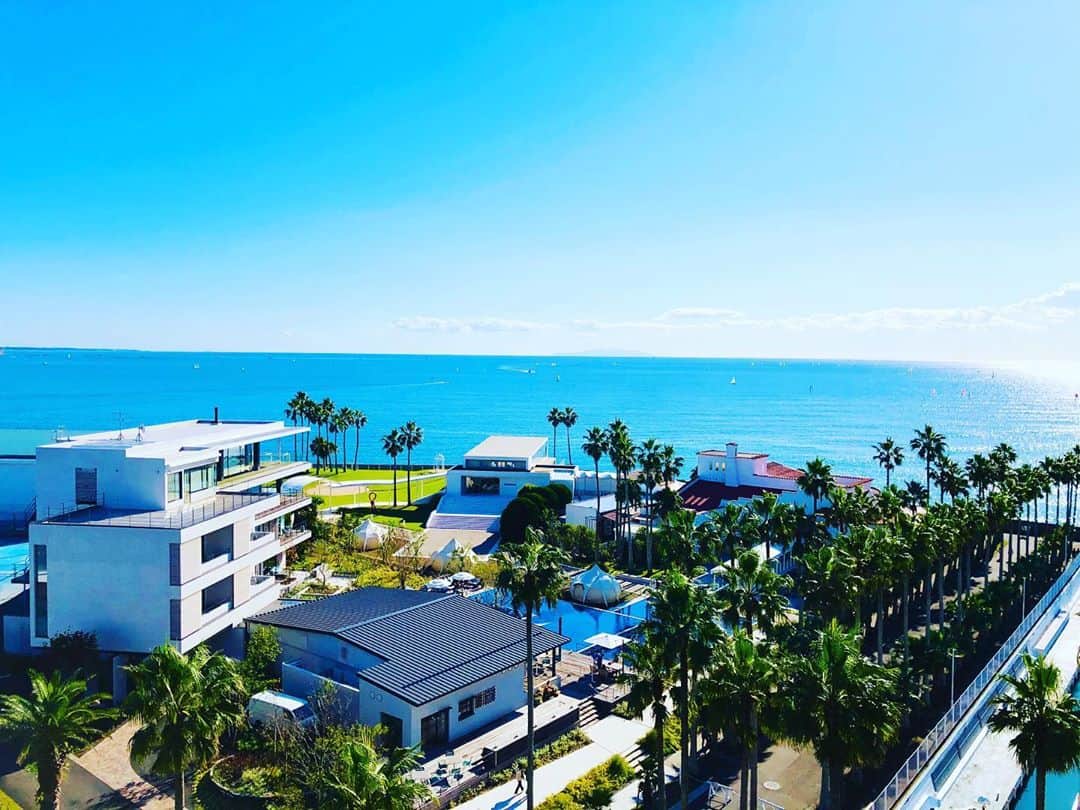 マイケル富岡のインスタグラム：「海…癒し…malibu hotel♡大自然に感謝 #海  #love #beach #resort #marina #surf #actor #actorslife #shooting #マイケル富岡 #俳優 #タレント #撮影 #ジェット #富士山 #湘南 #鎌倉 #江ノ島 #材木座 #リゾート#malibufarm #malibuhotel #ronherman #generalamericanhome #california #nature #mt.fuji #enoshima」