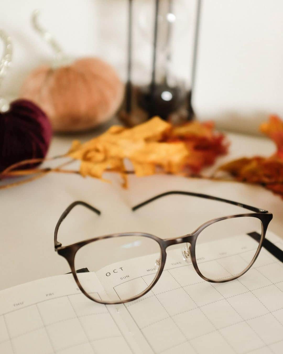 JINSのインスタグラム：「4 days until Halloween! Here at JINS we can't wait a moment longer 😱 Creep it real with these Airframe lightweight glasses in a chic tortoise pattern.」