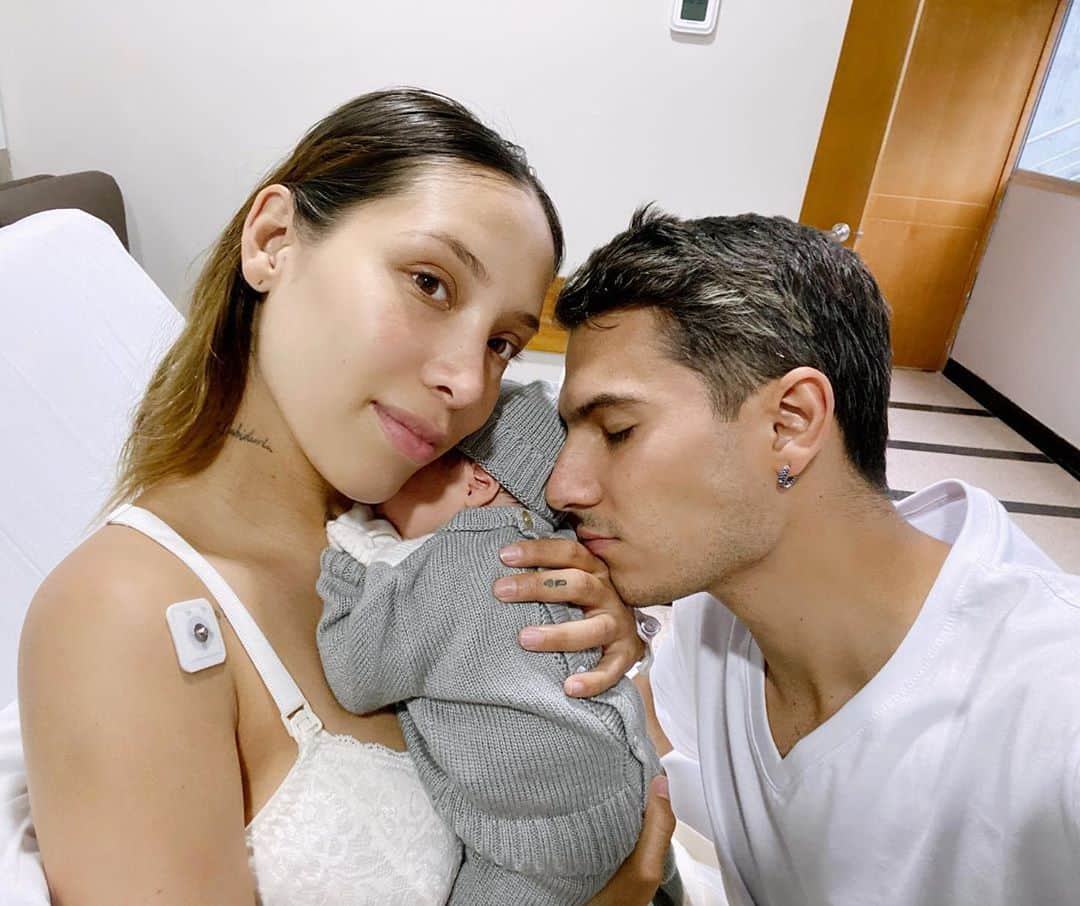 Luisa Fernanda Wさんのインスタグラム写真 - (Luisa Fernanda WInstagram)「Ya somos padres! ♥️ Nuestro hijo llego a nuestras vidas a mostrarnos que es el verdadero amor, Gracias Dios definitivamente estrenamos el corazón ♥️ gracias a todas esas personas que con su bonita energía nos llenan de buenos deseos. ♥️ @pipebueno」10月29日 7時50分 - luisafernandaw