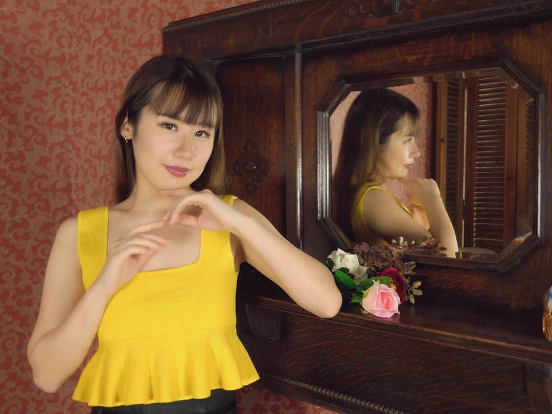 のインスタグラム：「おはようございます🥱🤍✨ お天気が良い〜🌞嬉しい！ お家から見てたらピクニックしたくなる！ けど寒い！ 暖かくして過ごしましょう〜😊  #撮影会 #撮影会モデル #フェスタソーレ撮影会 #ポートレート #camera #photography #撮影 #fashion #写真好きな人と繋がりたい #portrait #tokyo #photo #カメラ #model #レンズ越しの私の世界 #japan #coordinate #outfit #被写体 #サロモ #撮影モデル #レースクイーン #racequeen #good_portraits_world #enjoy #jp_portrait部 #fashion #fashiongram #mondaymood #個撮」
